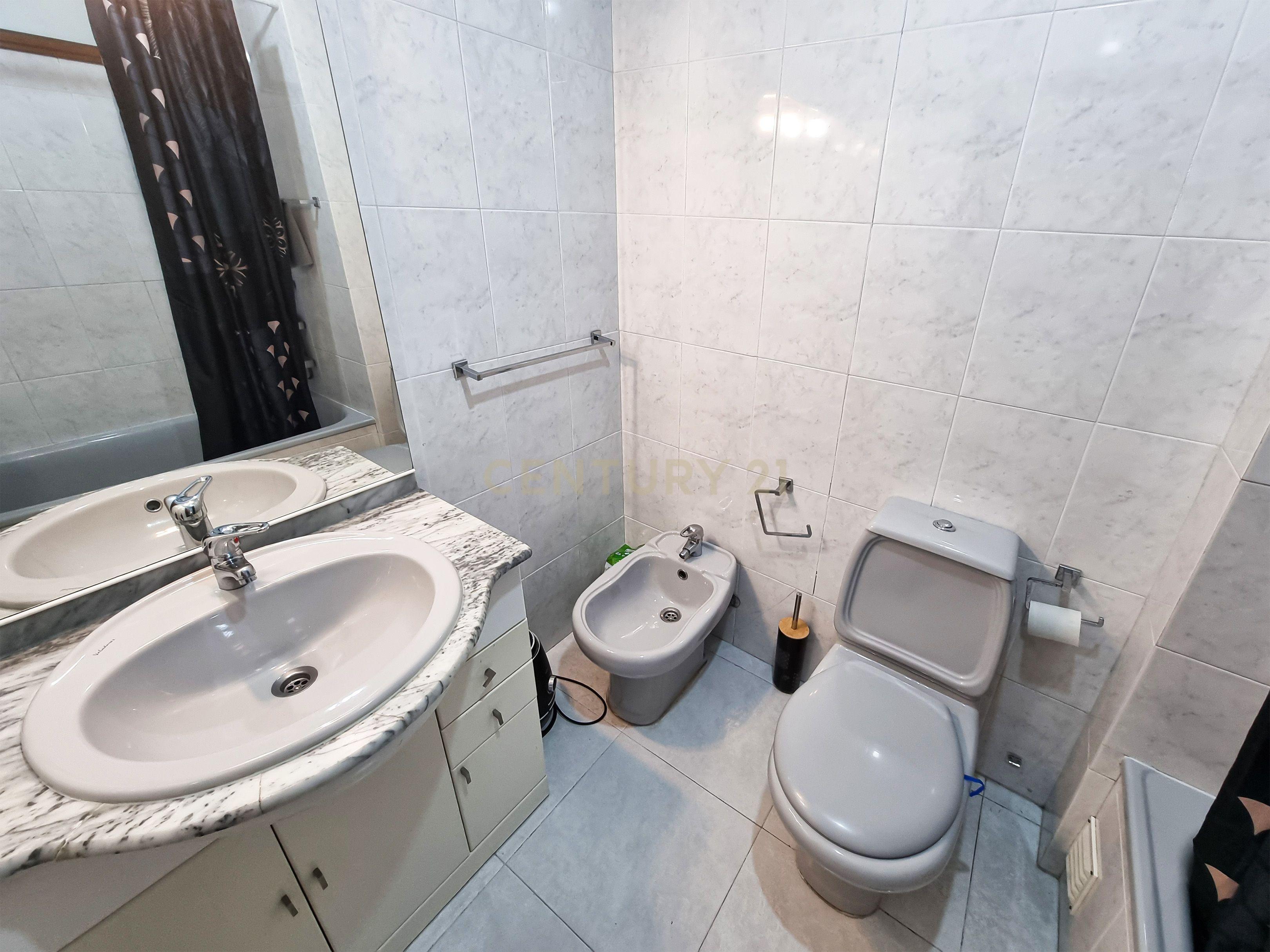 Apartamento T2 com varanda em Ermesinde , Valongo - Image 17