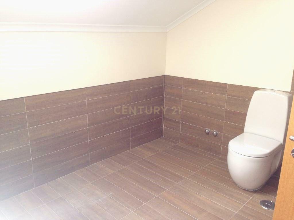 Encantadora moradia de 3 quartos situada no condomínio fechado Casas da Aldeia, em São Francisco da Serra - Image 37