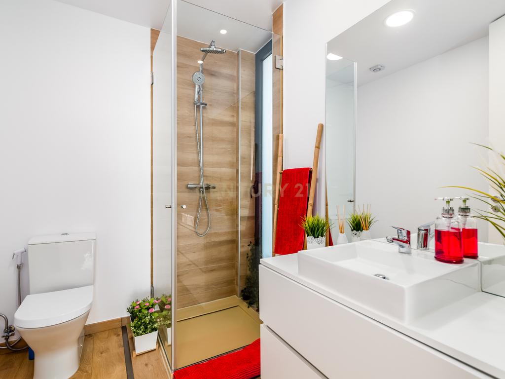Moradia T3+2 | Sesimbra com Piscina, Jacuzzi, duas Pérgulas Bioclimáticas e muito mais. - Image 43