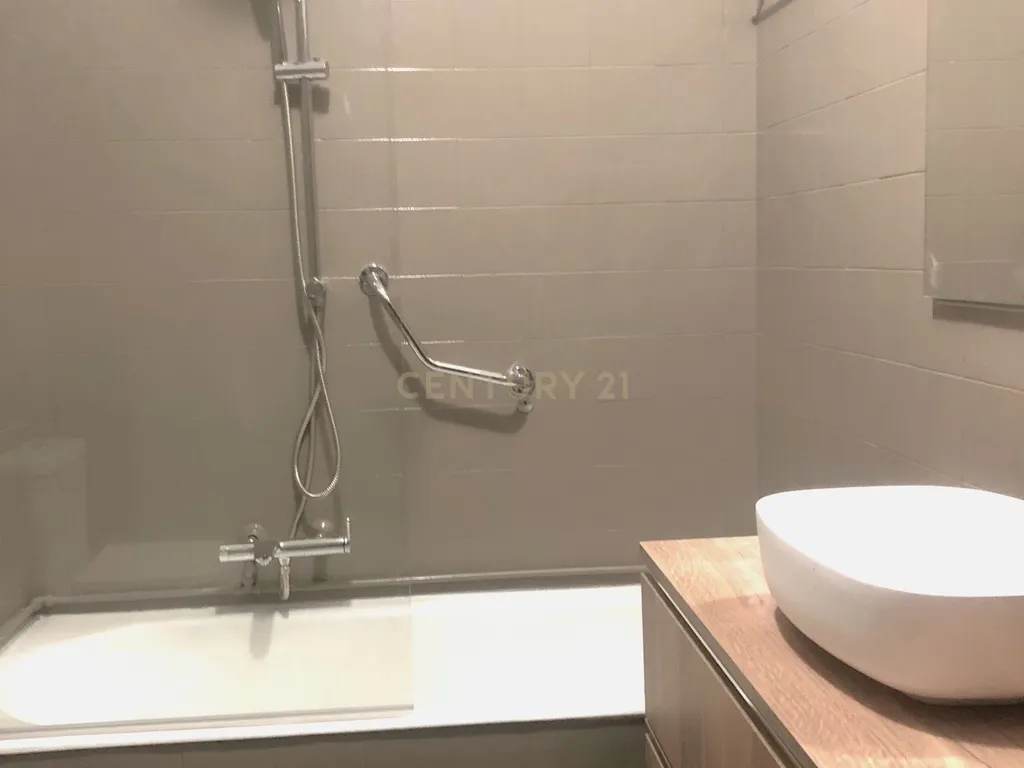 Apartamento T4 na Av. Vasco da Gama, Pinheiro Manso - Image 9