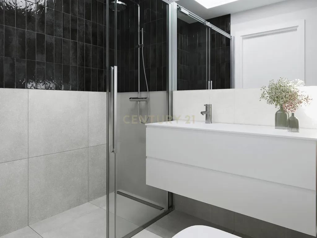 Nova Construção com Cozinha em Plano Aberto e Piscina Privativa - Image 5