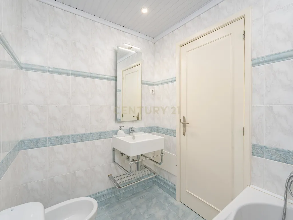 Apartamento T2 Mobilado e Equipado na Achada - Viva com Comodidade - Image 11
