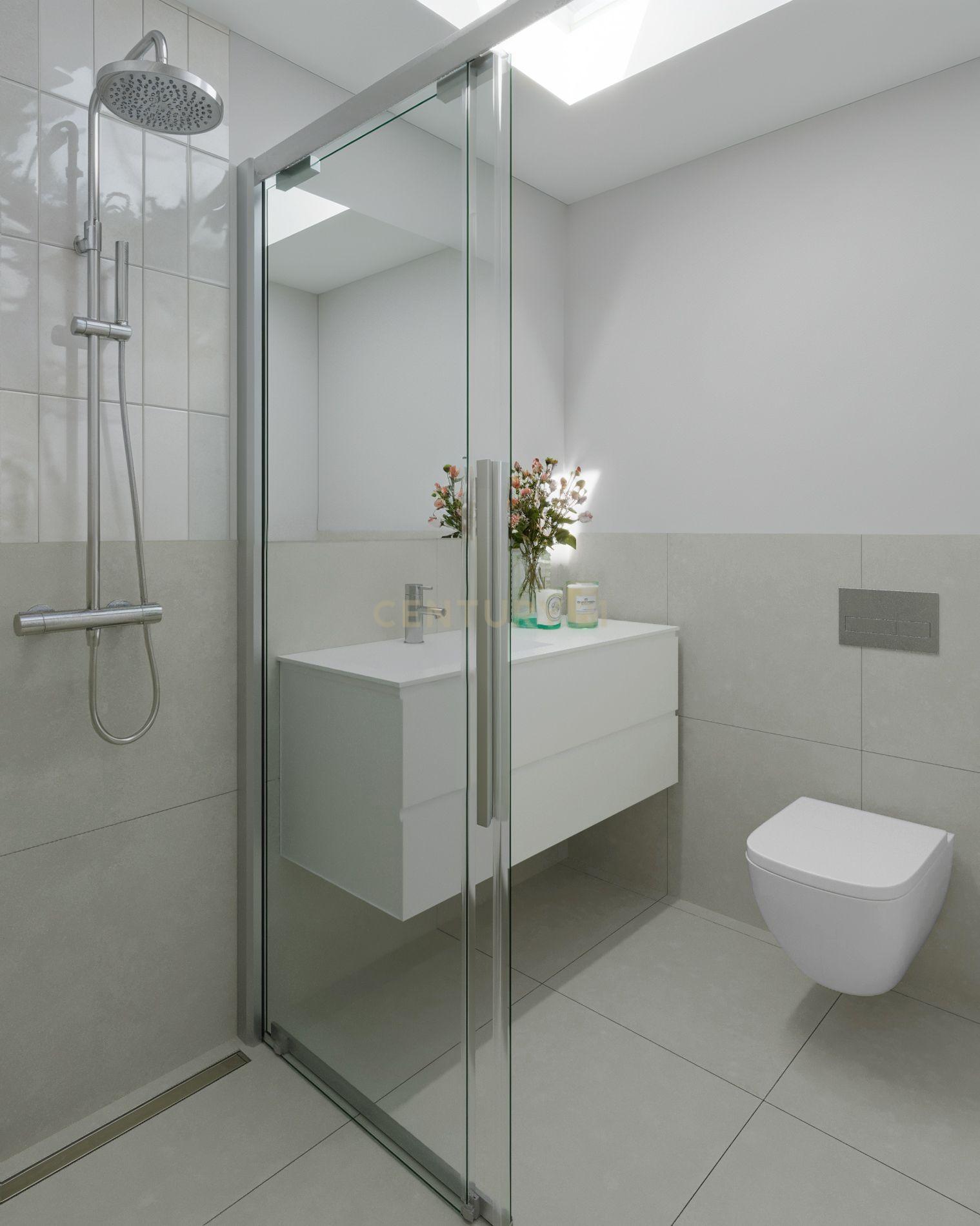 Nova Construção com Cozinha em Plano Aberto e Piscina Privativa - Image 10