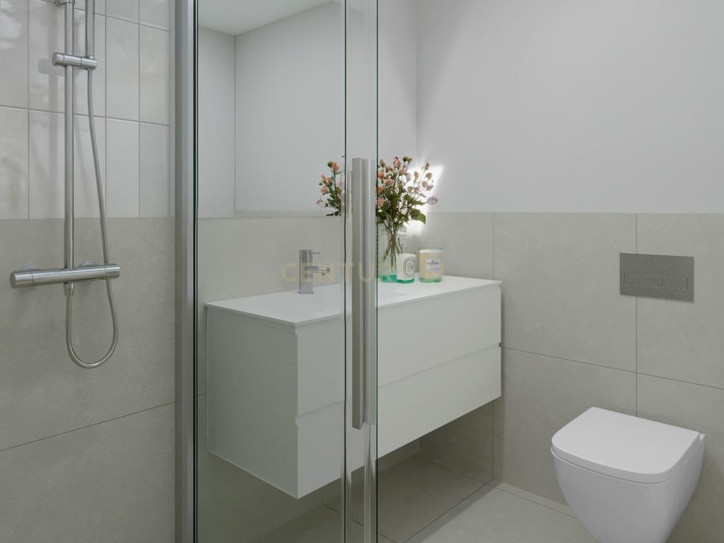 Nova Construção com Cozinha em Plano Aberto e Piscina Privativa - Image 10