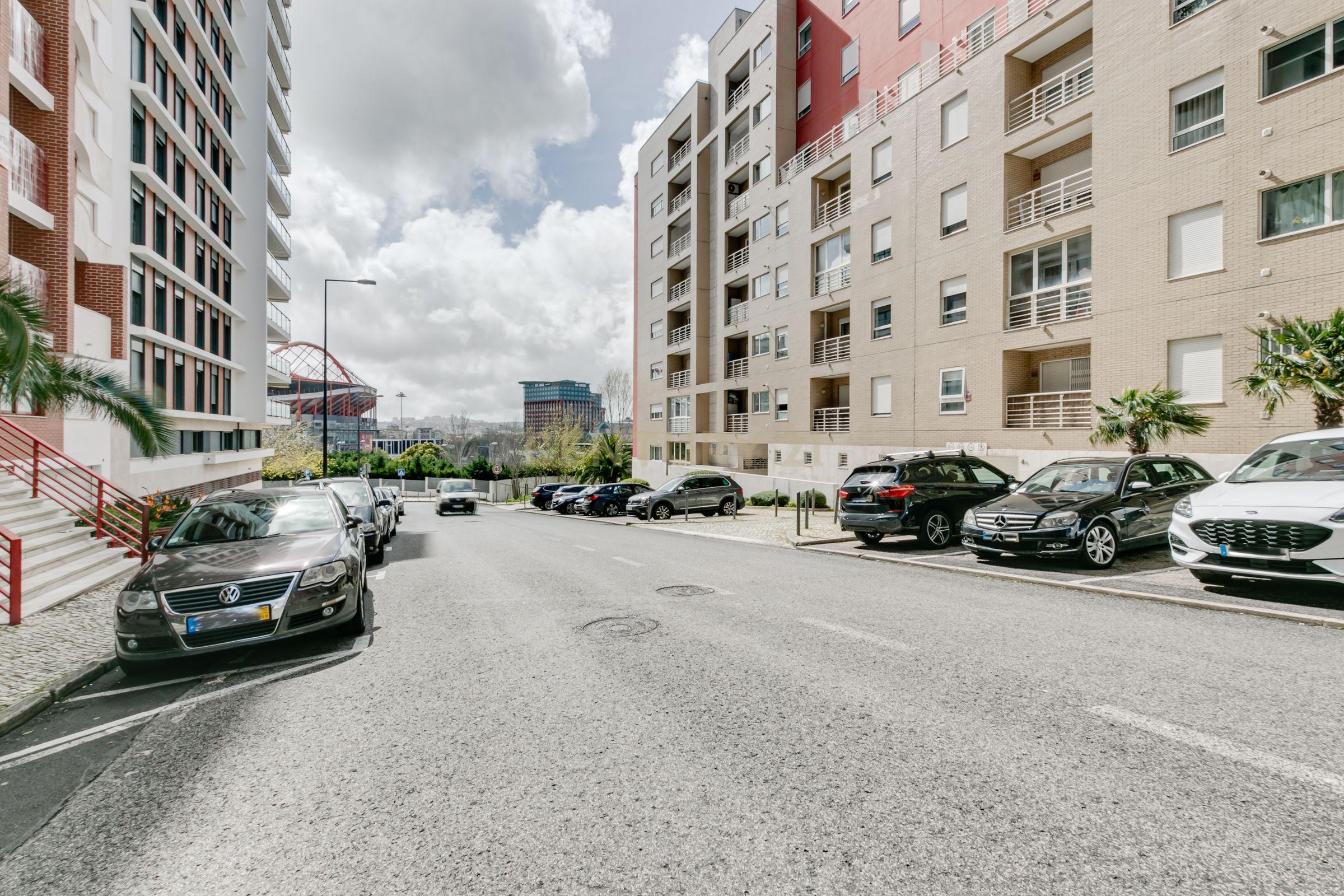 Apartamento T5 em Benfica – 240m² | Junto ao Estádio do Benfica - Image 42