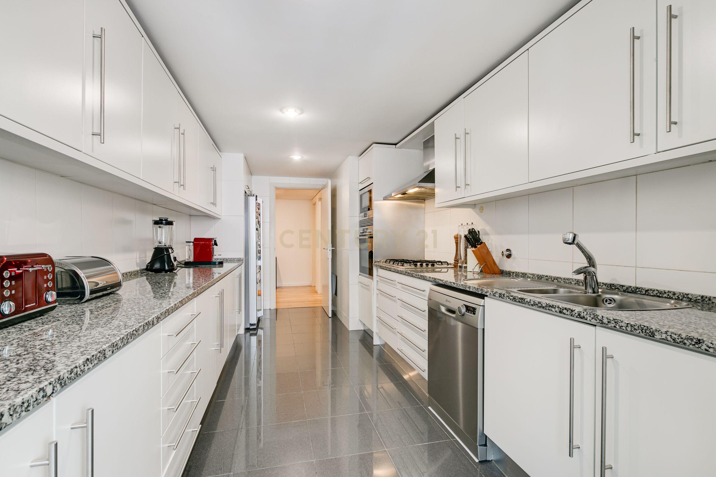 Apartamento T5 em Benfica – 240m² | Junto ao Estádio do Benfica - Image 7