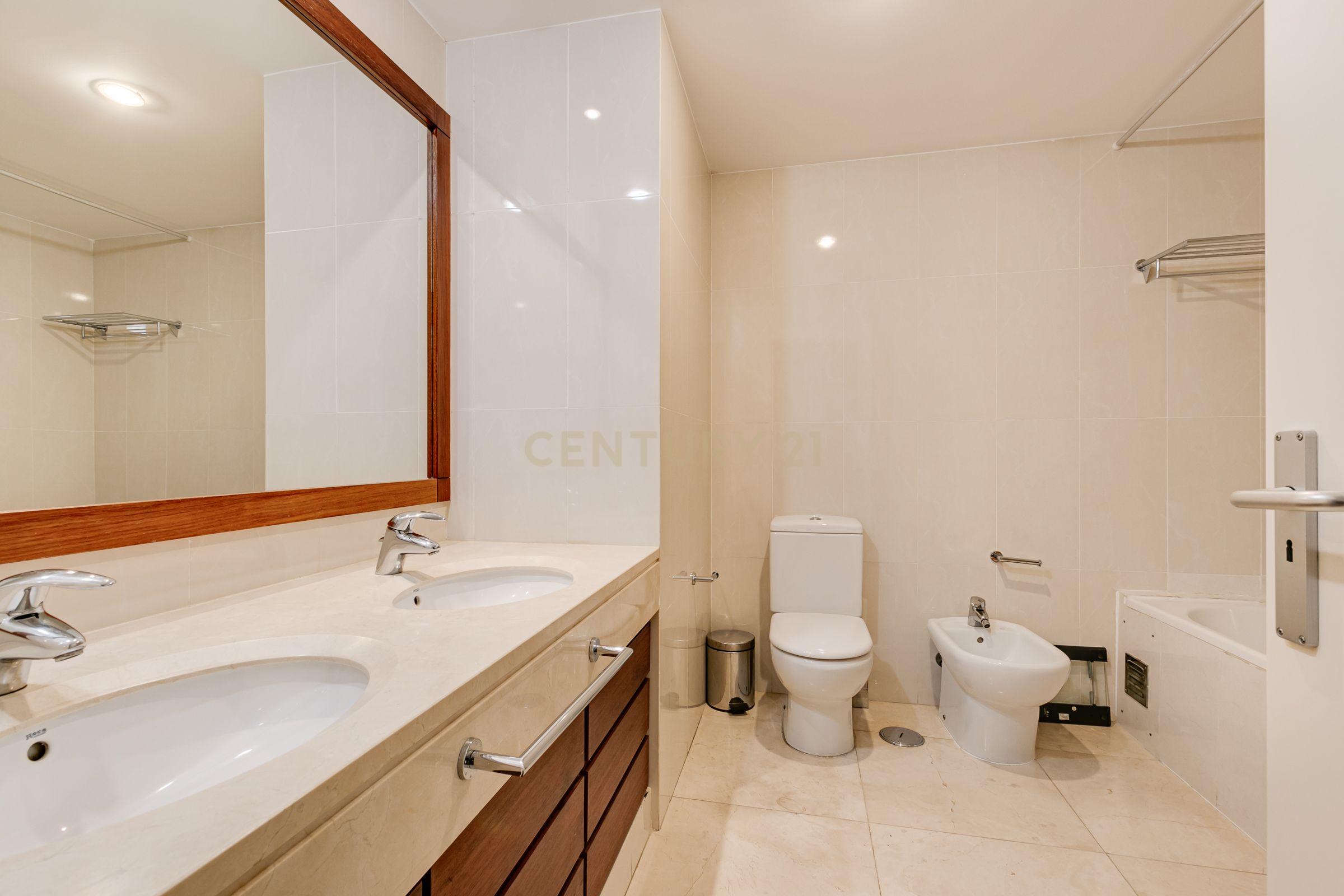 Apartamento T5 em Benfica – 240m² | Junto ao Estádio do Benfica - Image 18