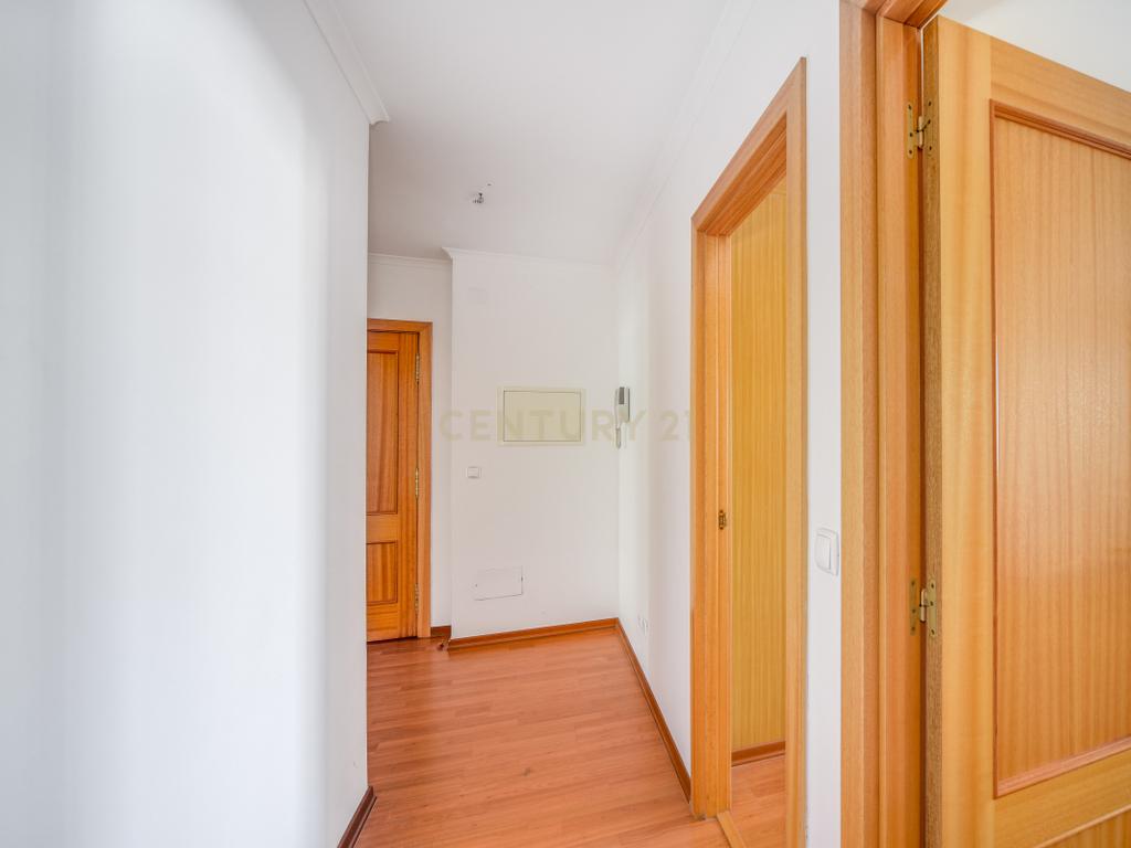 T2 com 108 m², Garagem e Elevador – Avenida Pedro Nunes, Montijo - Image 6