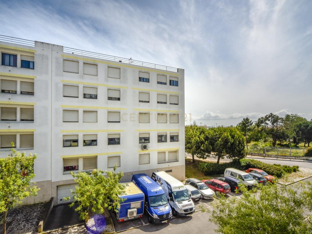 T2 com 108 m², Garagem e Elevador – Avenida Pedro Nunes, Montijo - Image 23