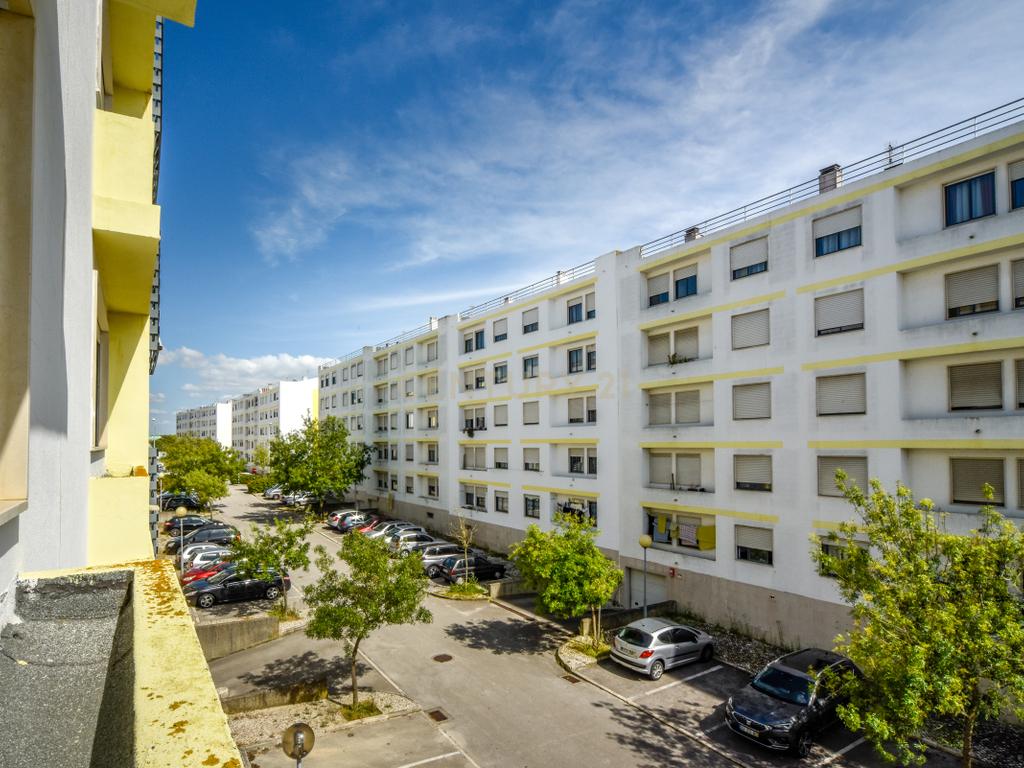 T2 com 108 m², Garagem e Elevador – Avenida Pedro Nunes, Montijo - Image 26