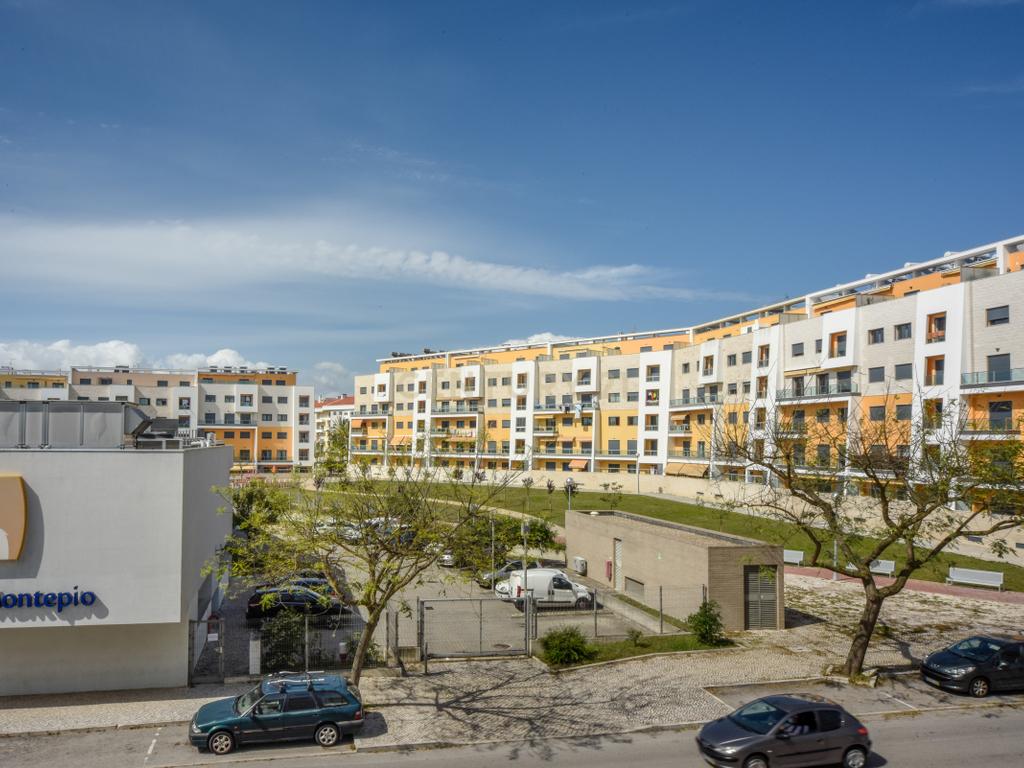 T2 com 108 m², Garagem e Elevador – Avenida Pedro Nunes, Montijo - Image 24