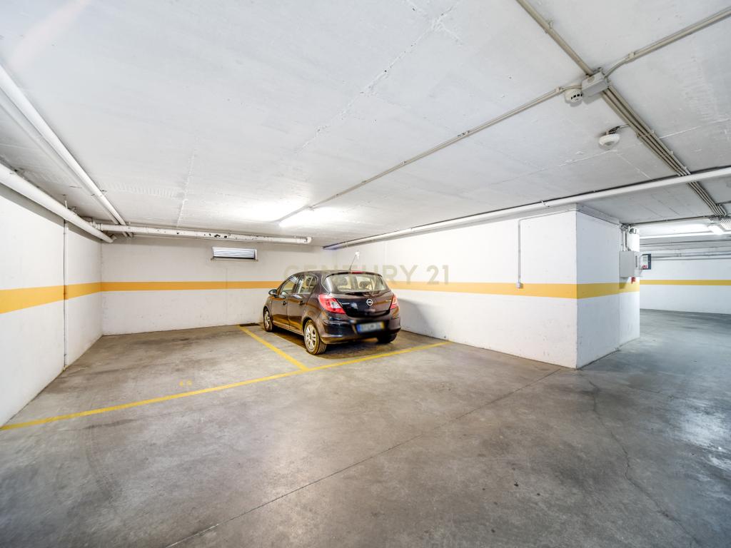 T2 com 108 m², Garagem e Elevador – Avenida Pedro Nunes, Montijo - Image 18
