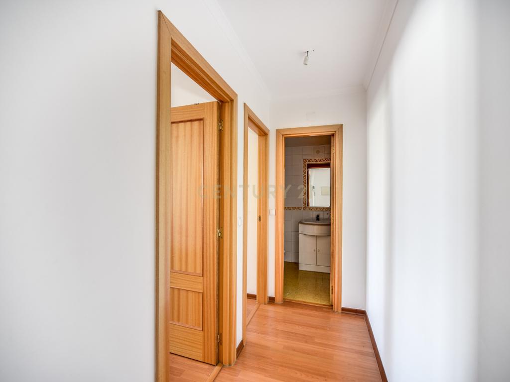 T2 com 108 m², Garagem e Elevador – Avenida Pedro Nunes, Montijo - Image 10