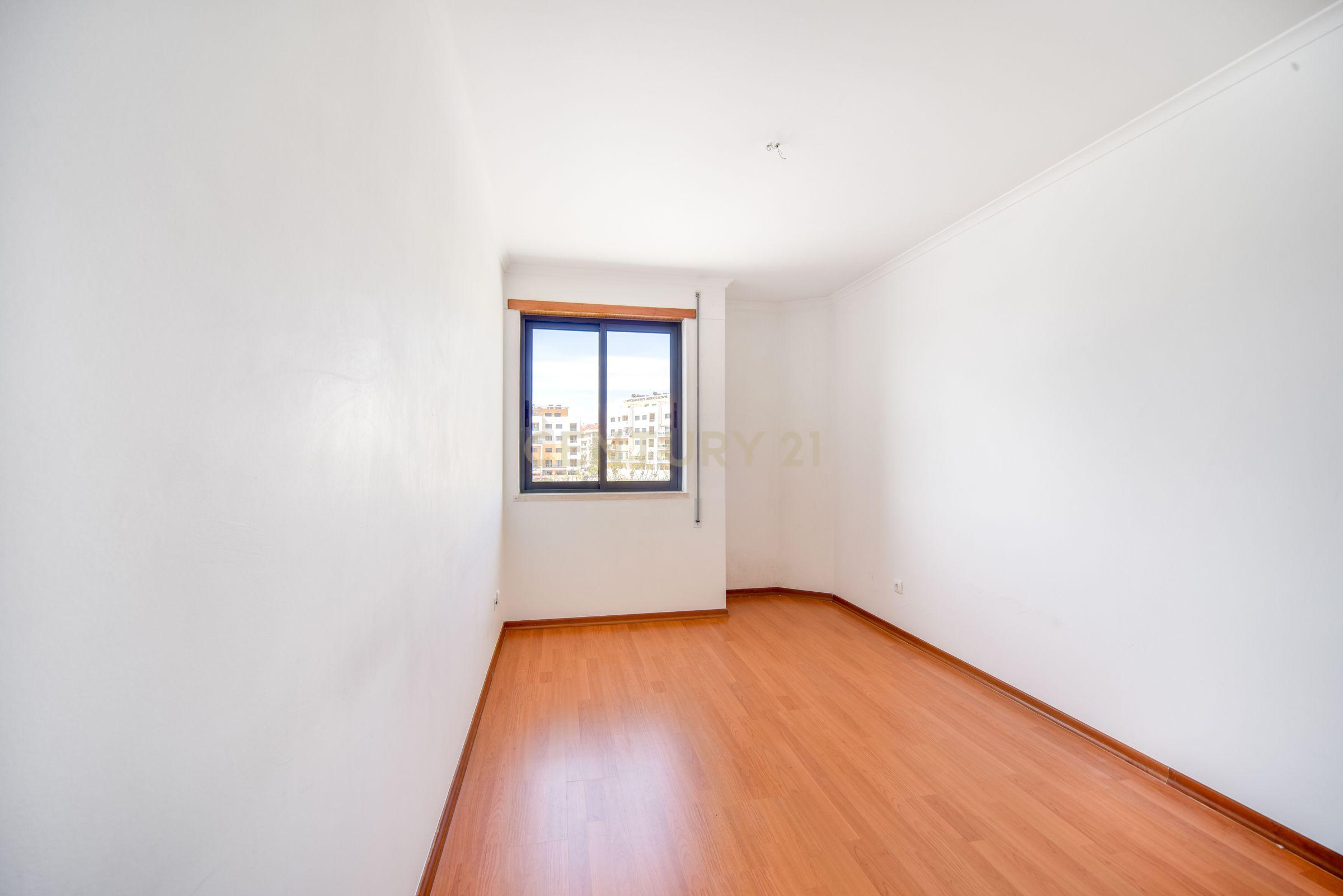 Fotografia 4 de T2 com 108 m², Garagem e Elevador – Avenida Pedro Nunes, Montijo