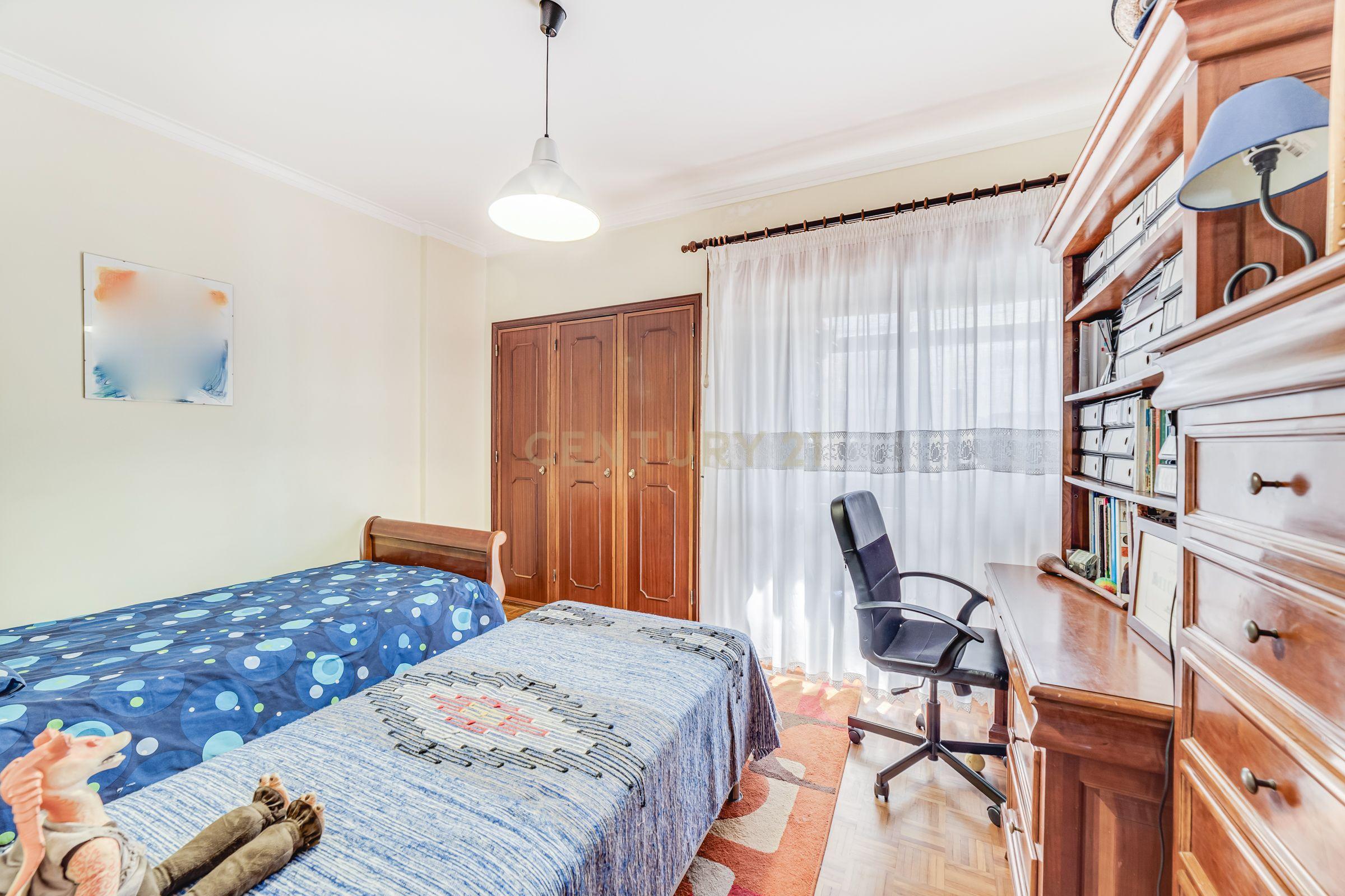 Apartamento T4 Belas - Image 9