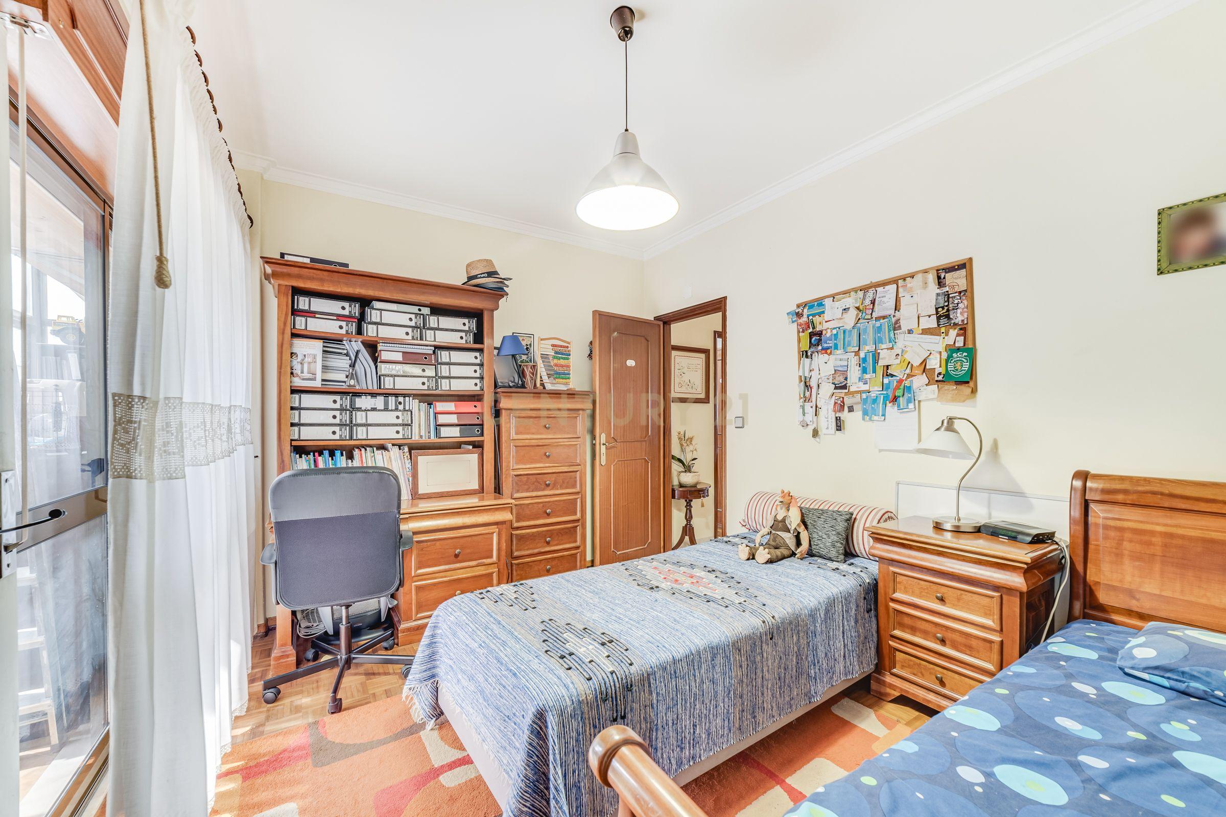 Apartamento T4 Belas - Image 10