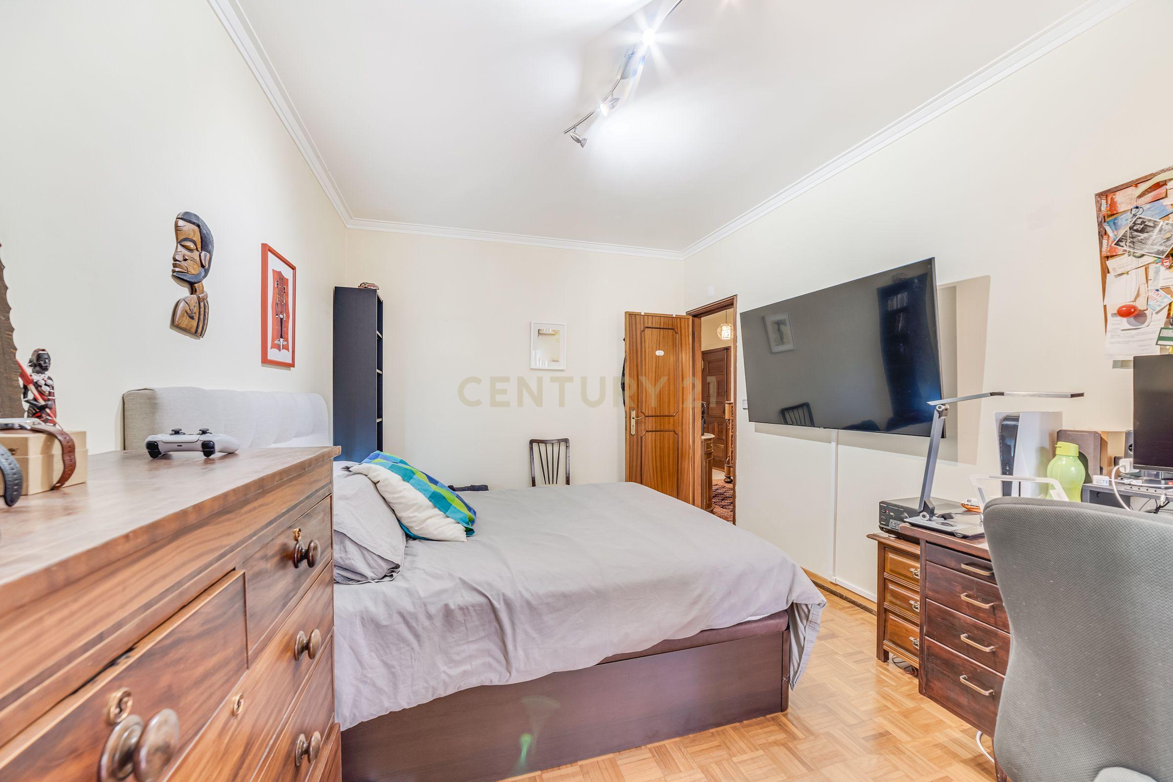 Apartamento T4 Belas - Image 15