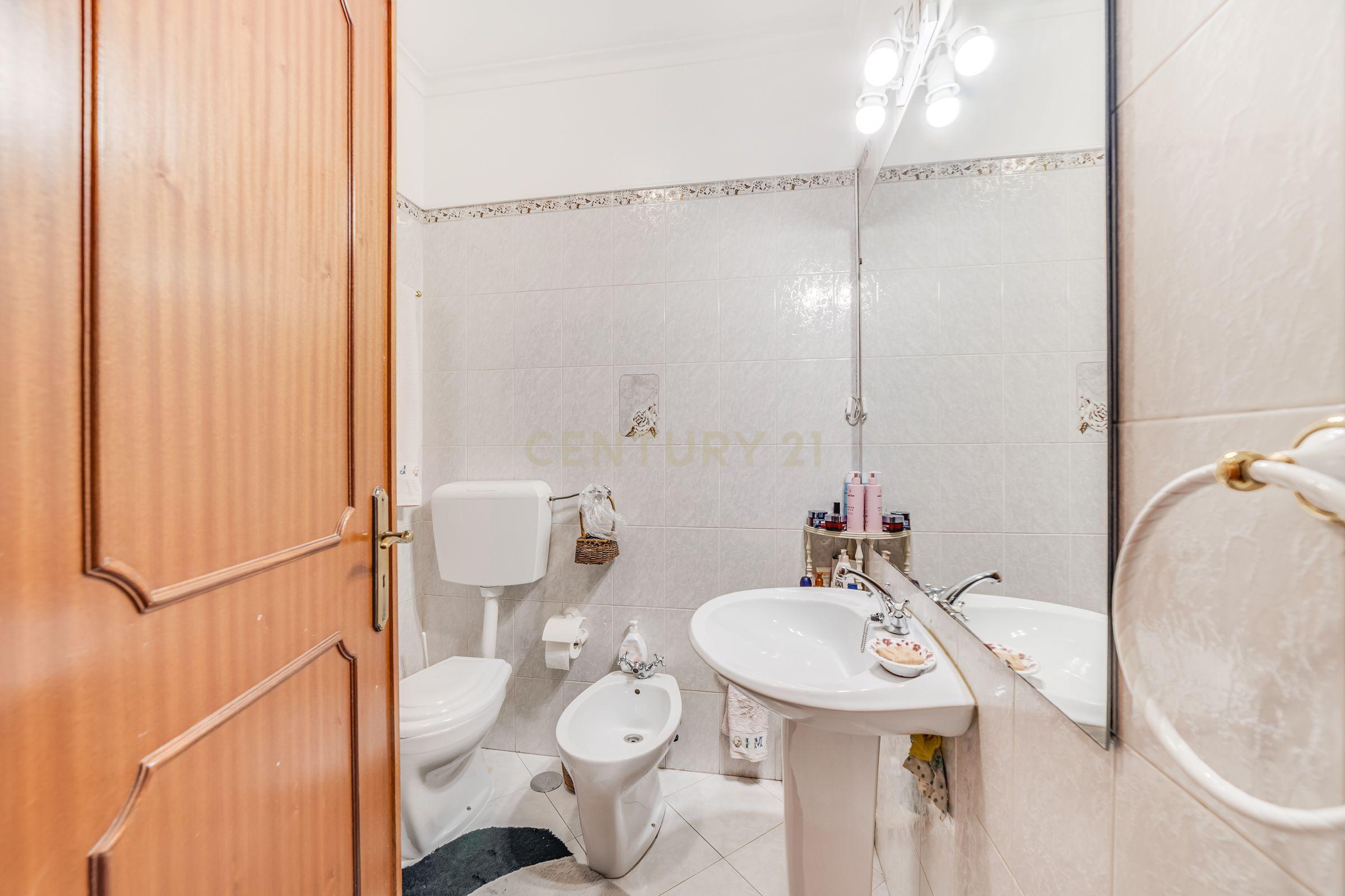 Apartamento T4 Belas - Image 19