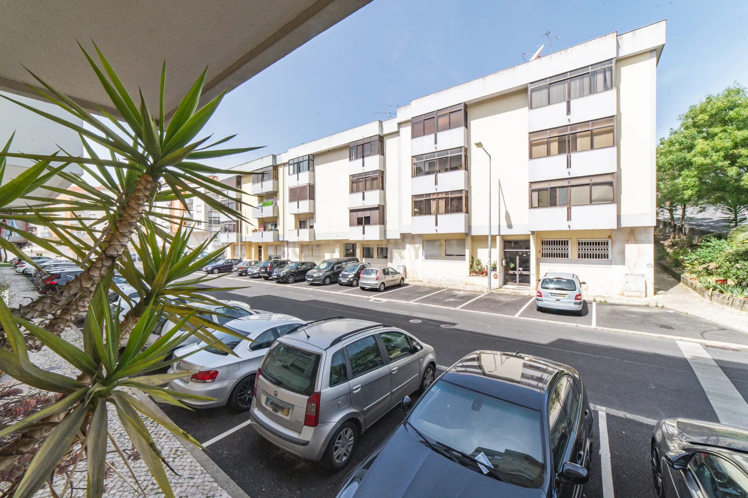 Apartamento T4 Belas - Image 36