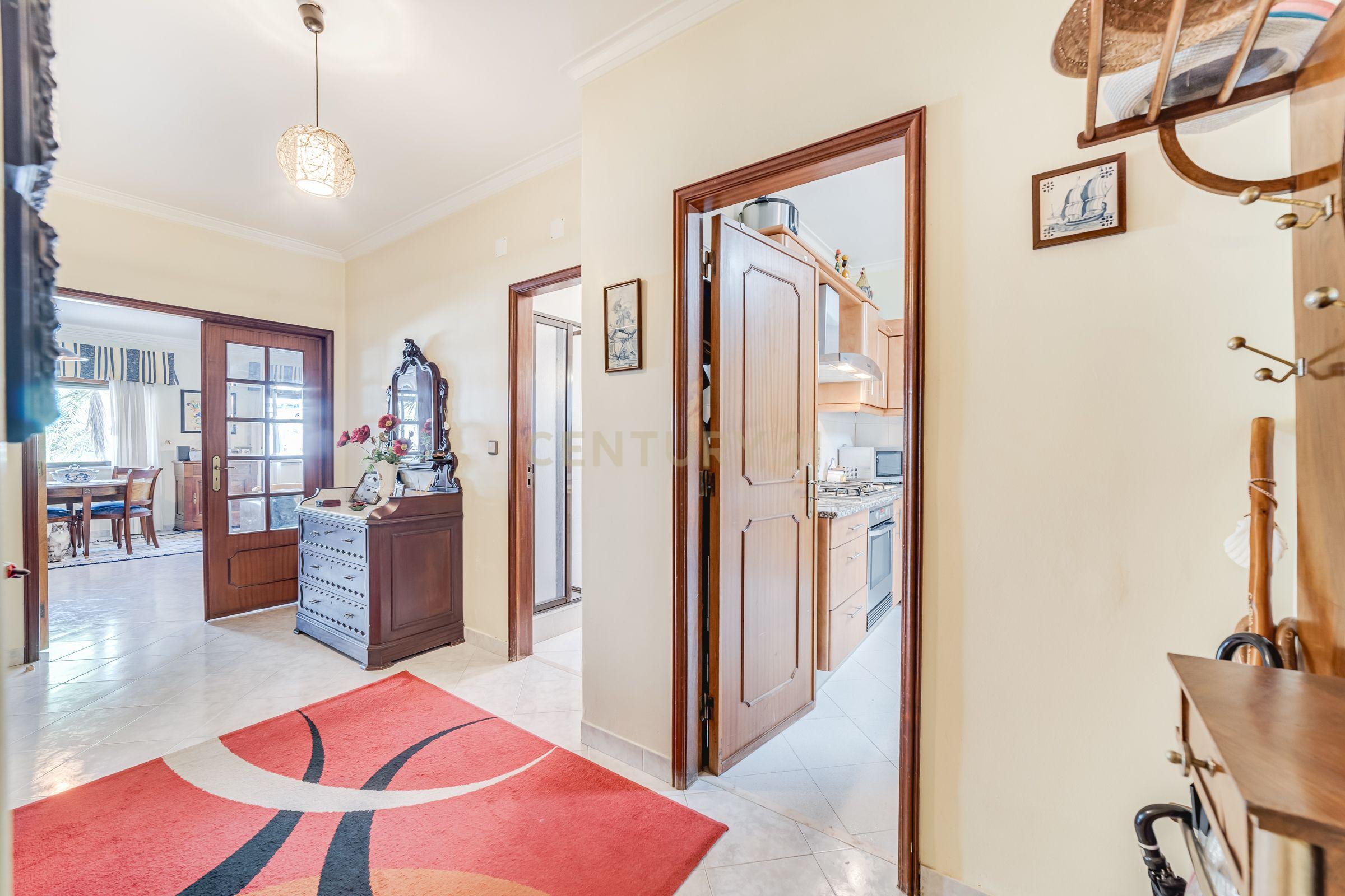 Apartamento T4 Belas - Image 33