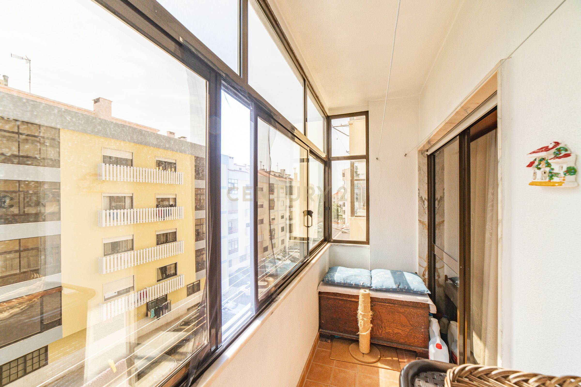 Apartamento T4 Belas - Image 2