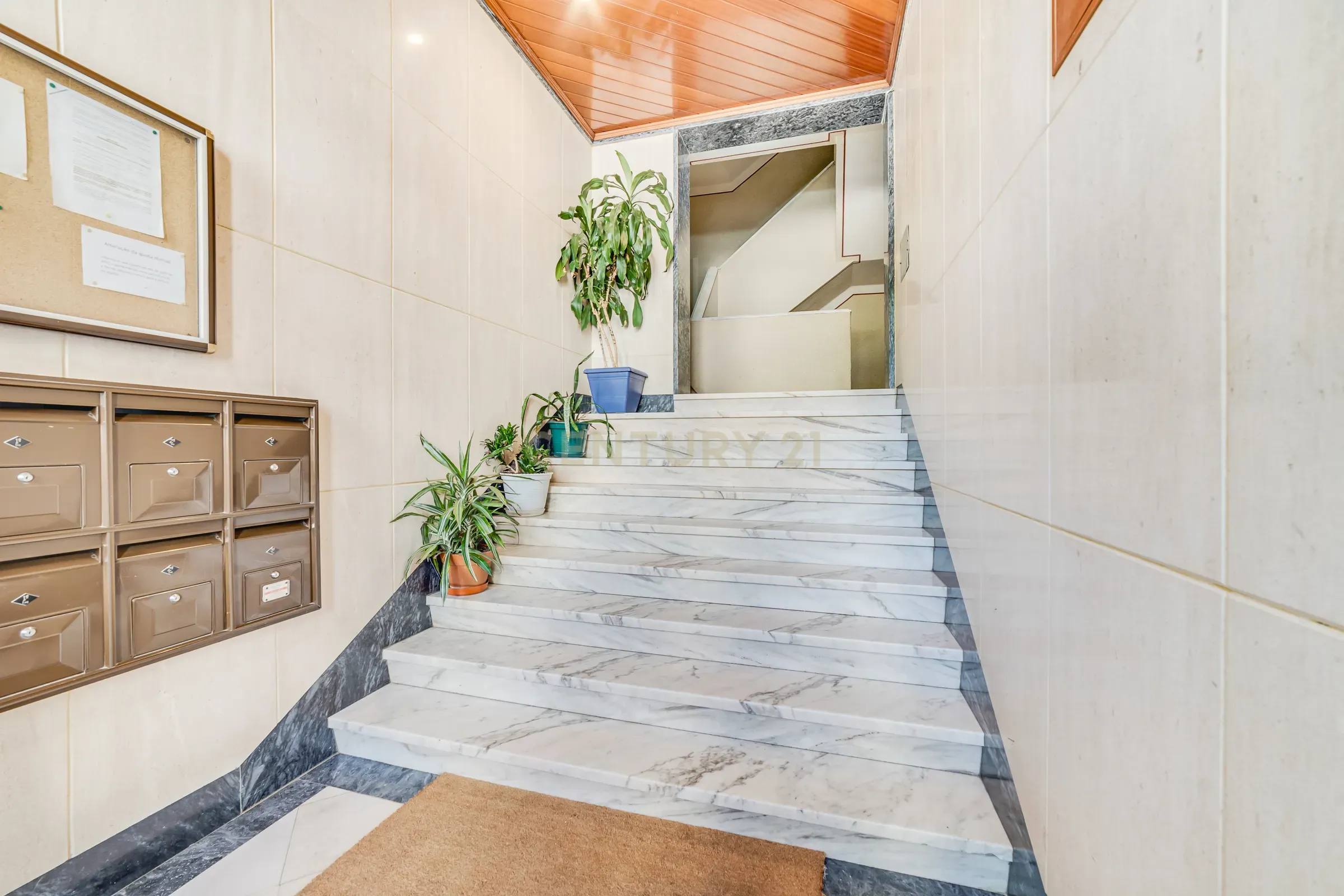 Apartamento T4 Belas - Image 35
