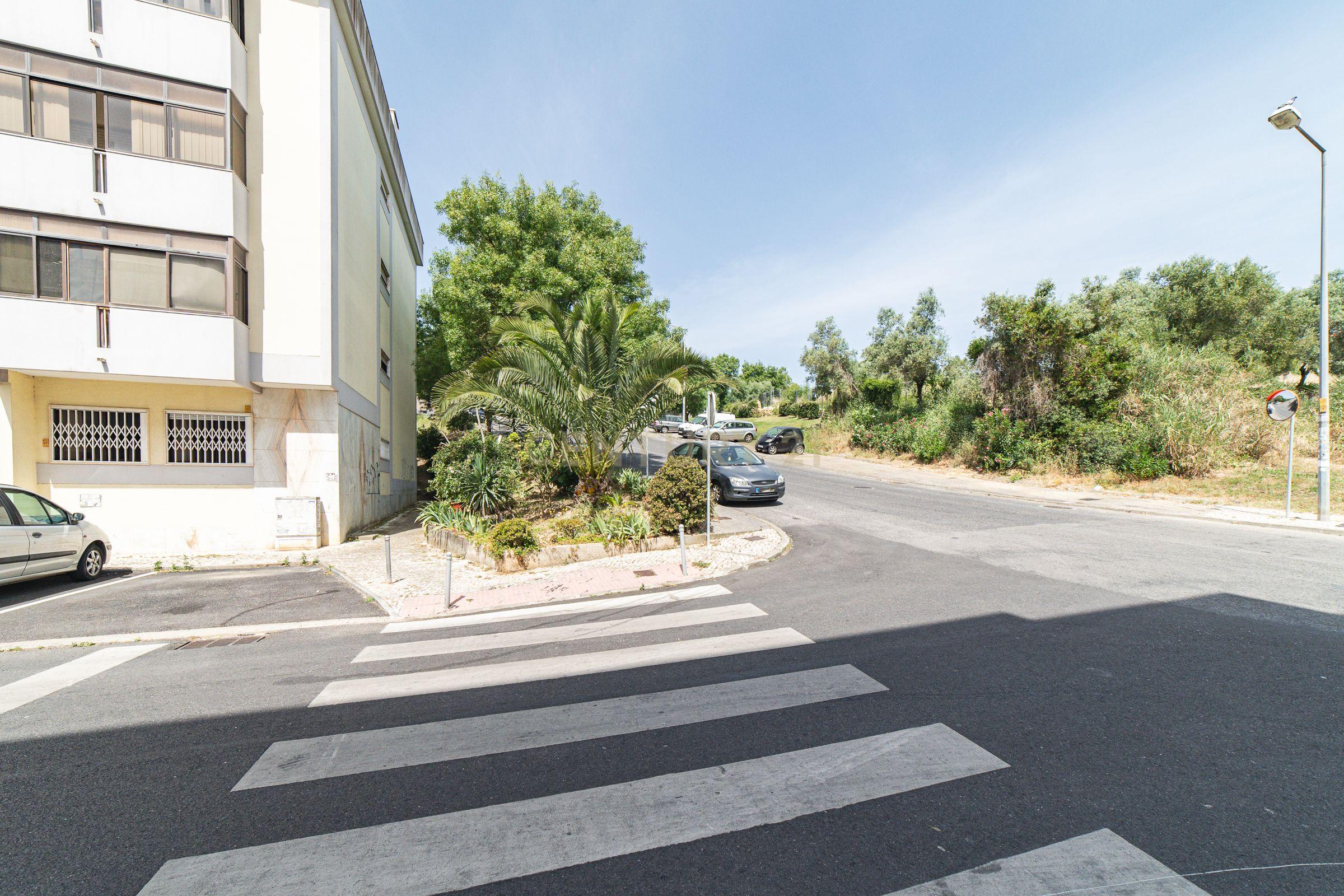 Apartamento T4 Belas - Image 43