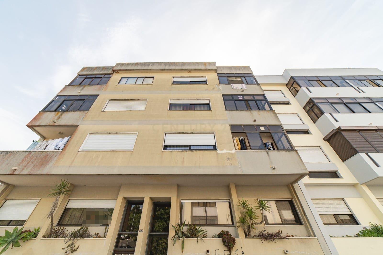 Apartamento T4 Belas - Image 37