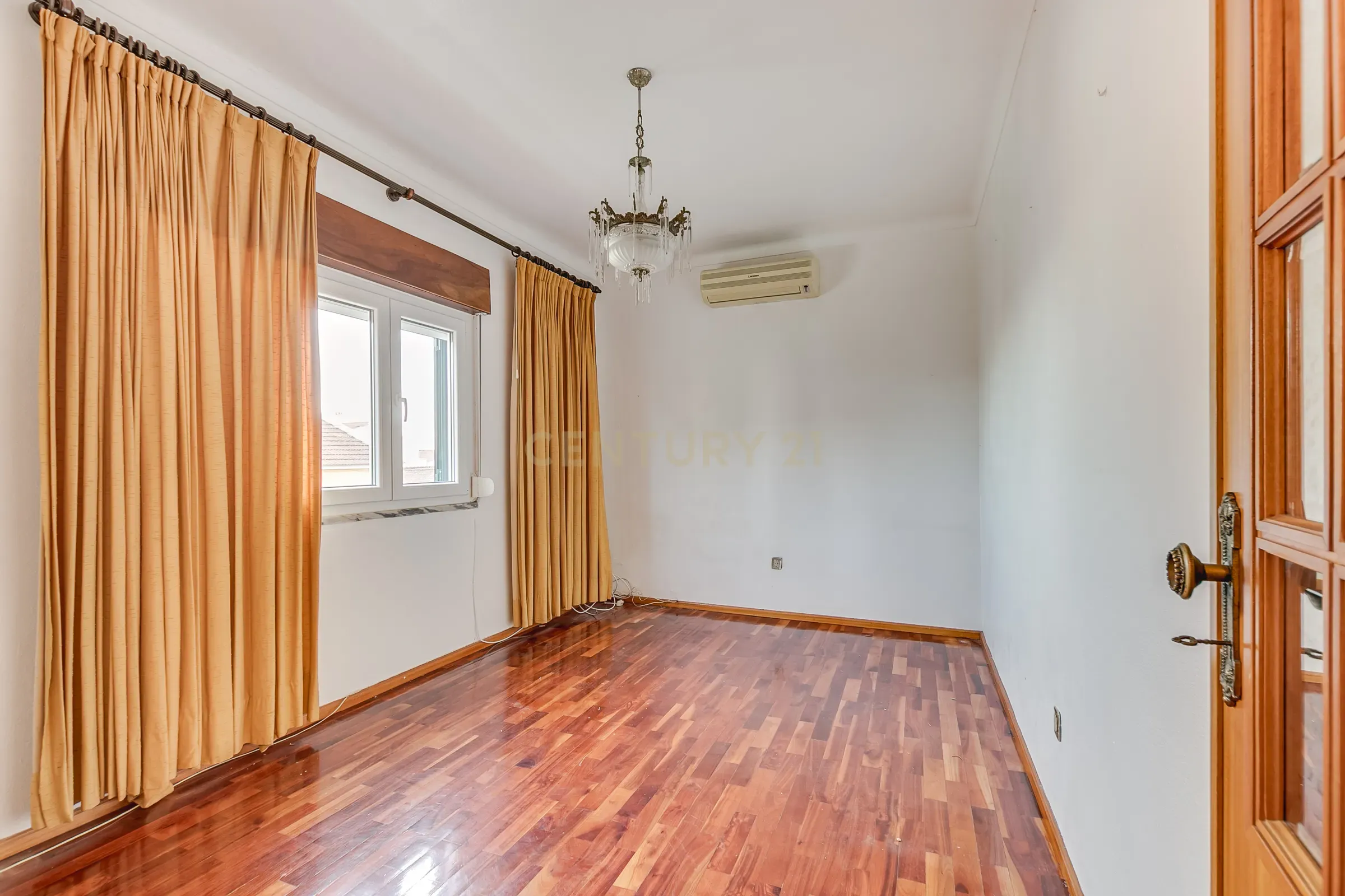 MORADIA BI-FAMILIAR - CATUJAL / LOURES - Image 24