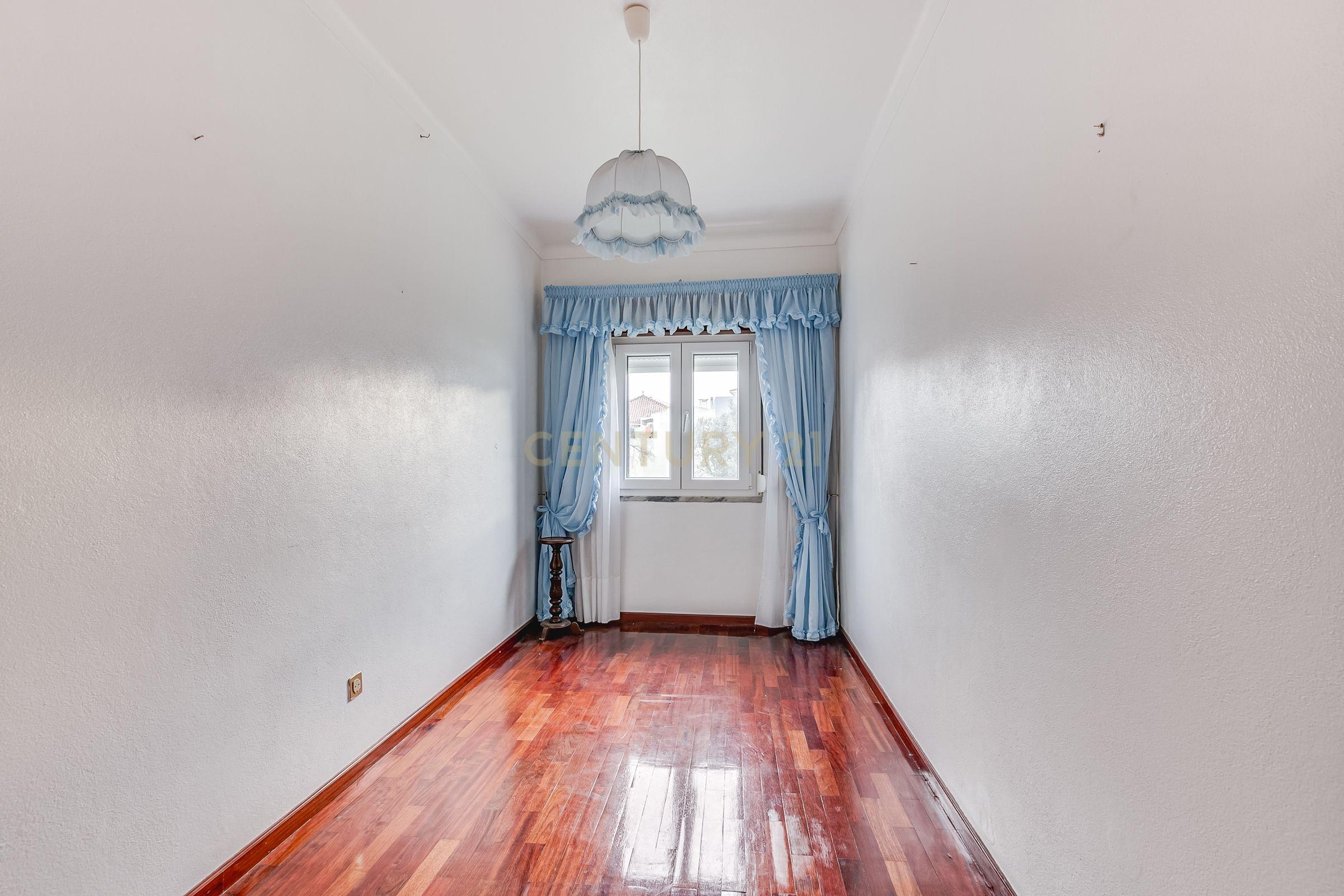 MORADIA BI-FAMILIAR - CATUJAL / LOURES - Image 22