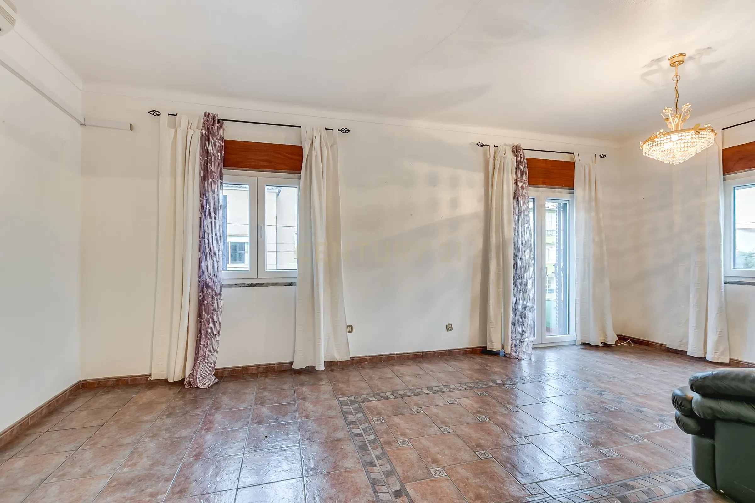 MORADIA BI-FAMILIAR - CATUJAL / LOURES - Image 30