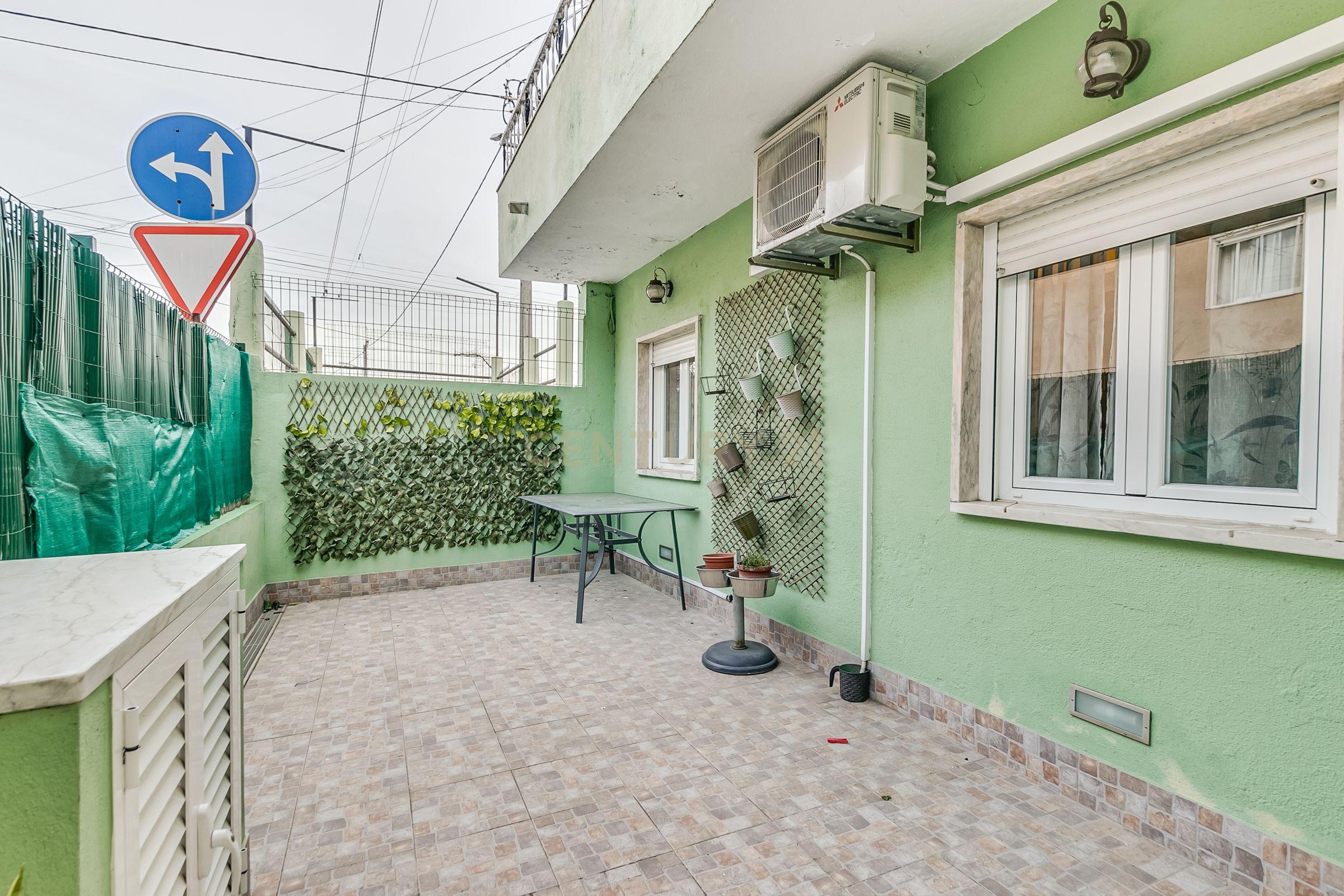 MORADIA BI-FAMILIAR - CATUJAL / LOURES - Image 42