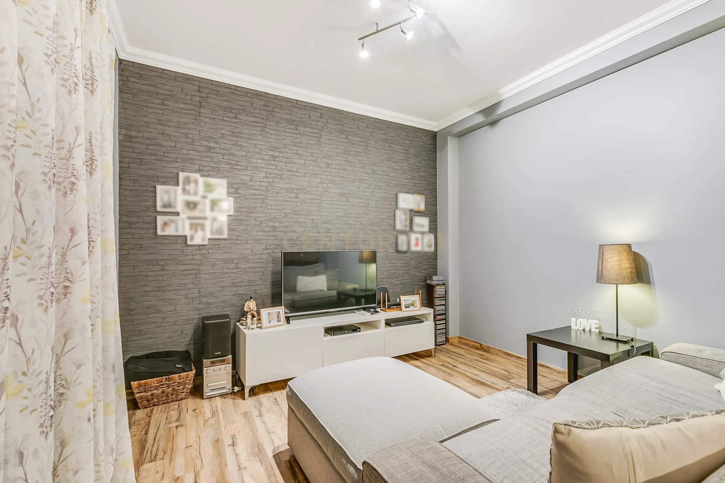MORADIA BI-FAMILIAR - CATUJAL / LOURES - Image 7
