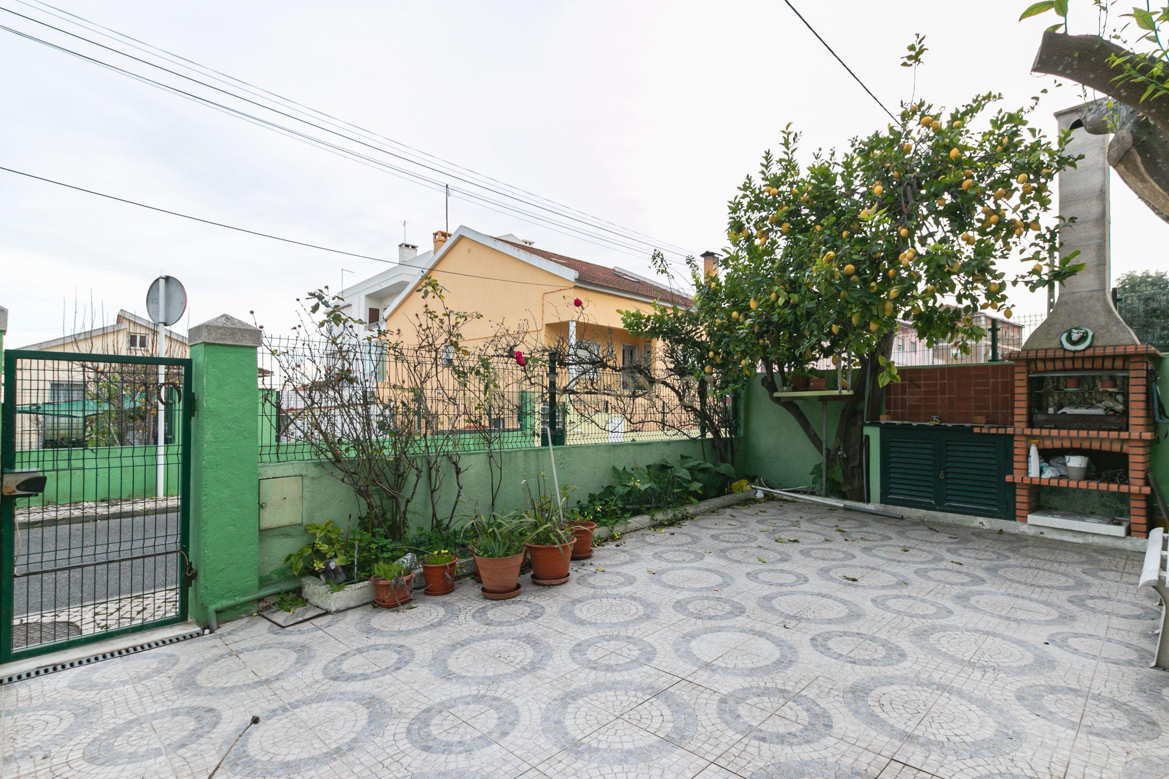 MORADIA BI-FAMILIAR - CATUJAL / LOURES - Image 40