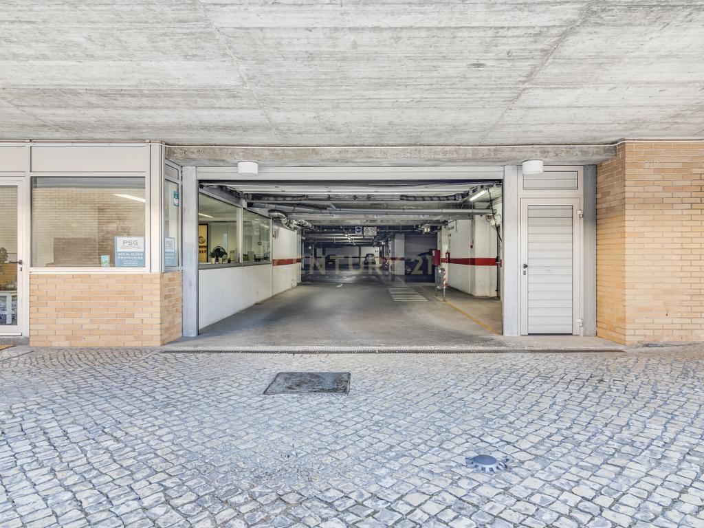 Fantástico T2 em condomínio privado com um lugar de estacionamento - Image 44