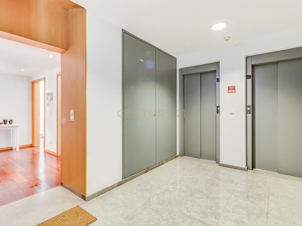 Fantástico T2 em condomínio privado com um lugar de estacionamento - Image 34