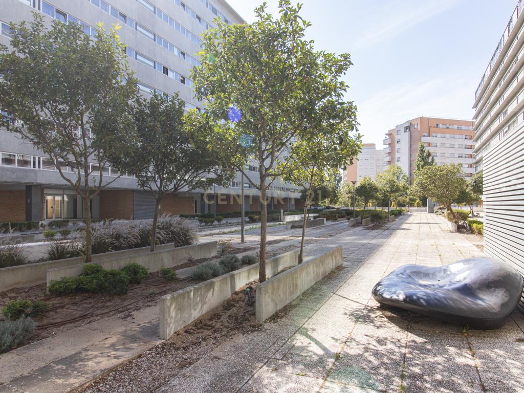 Fantástico T2 em condomínio privado com um lugar de estacionamento - Image 36
