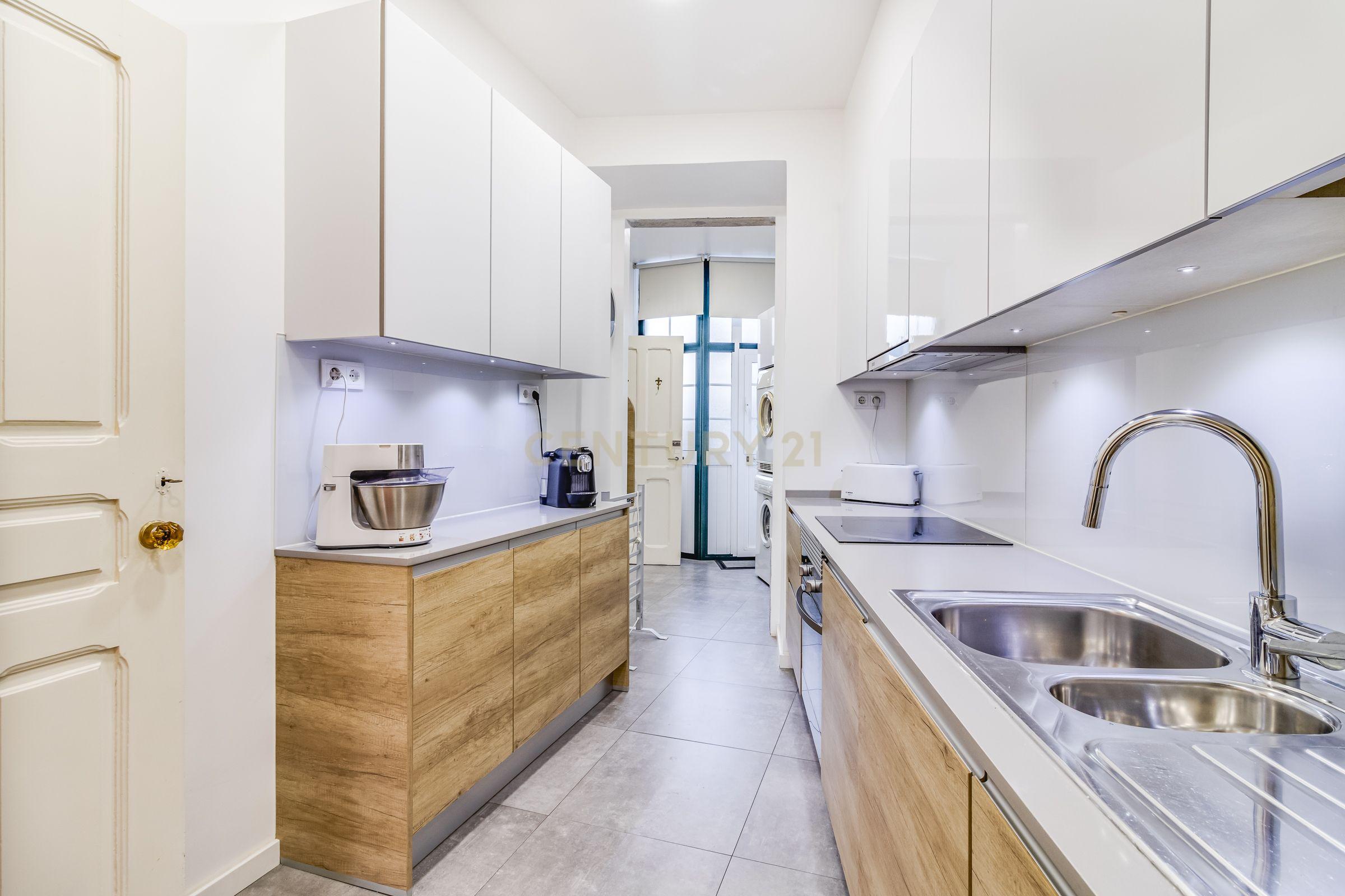 Apartamento Luminoso e Charmoso em Zona Central de Arroios - Image 9