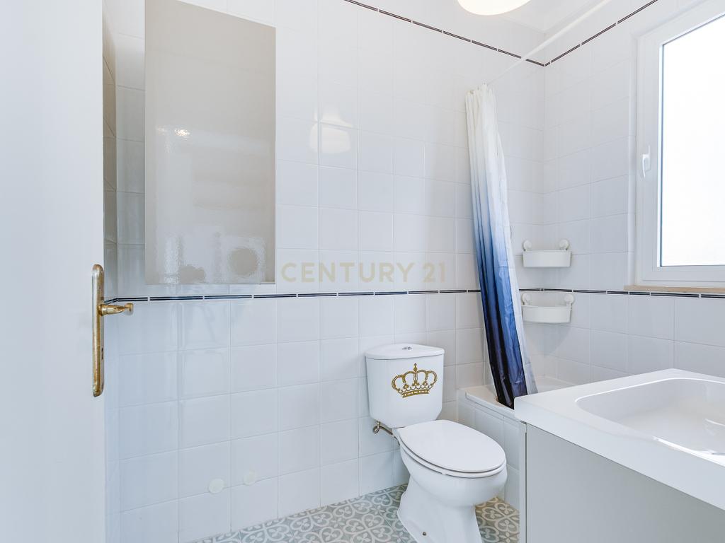 Descubra o charme e a sofisticação deste T2 na Penha de França  - Image 24