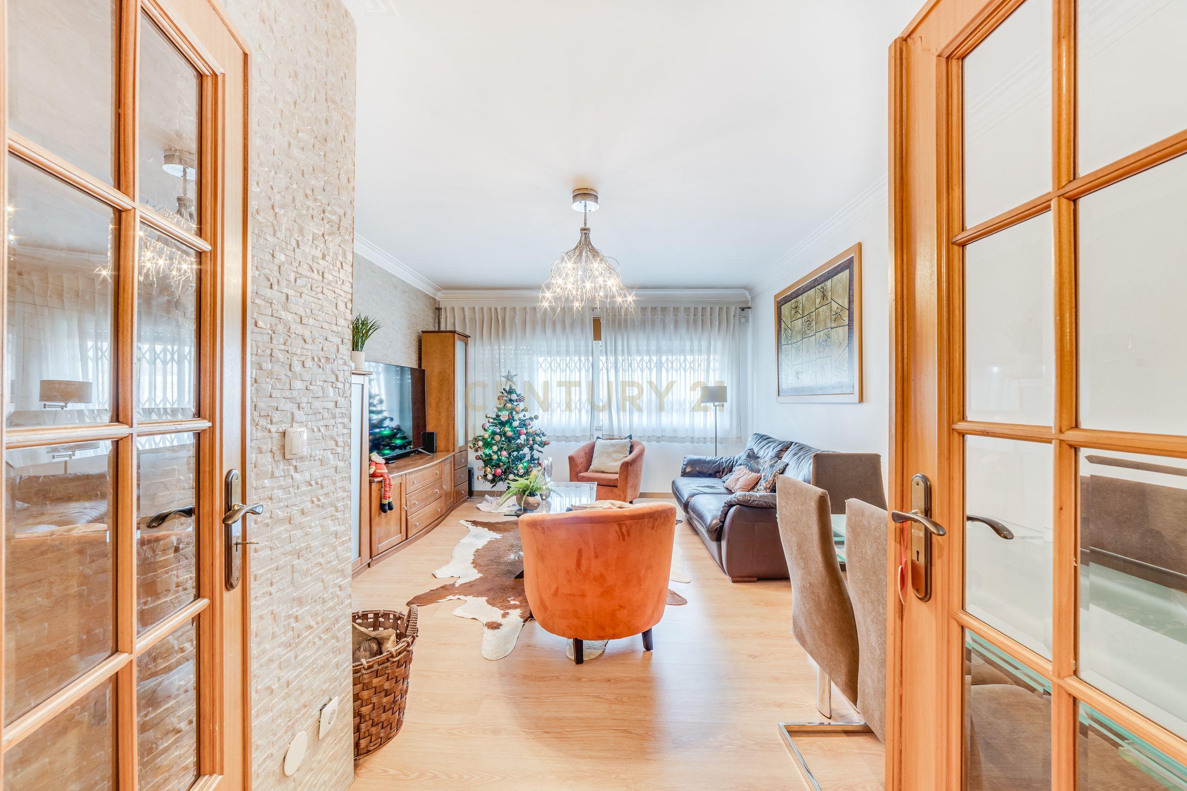 Apartamento T3 com Terraço de 70 m² e Box - Quinta do Castelo - Image 9