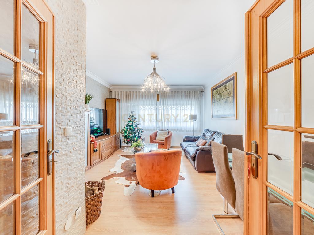 Apartamento T3 com Terraço de 70 m² e Box - Quinta do Castelo - Image 9