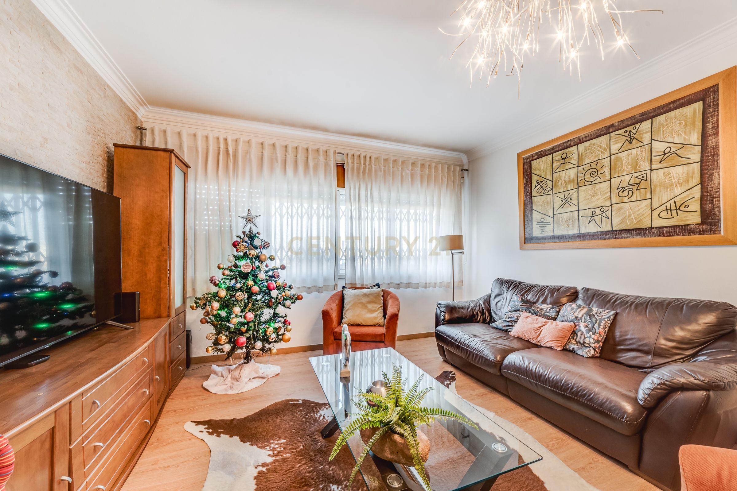 Apartamento T3 com Terraço de 70 m² e Box - Quinta do Castelo - Image 10