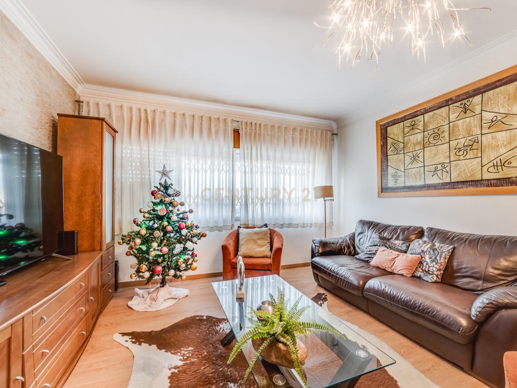 Apartamento T3 com Terraço de 70 m² e Box - Quinta do Castelo - Image 10