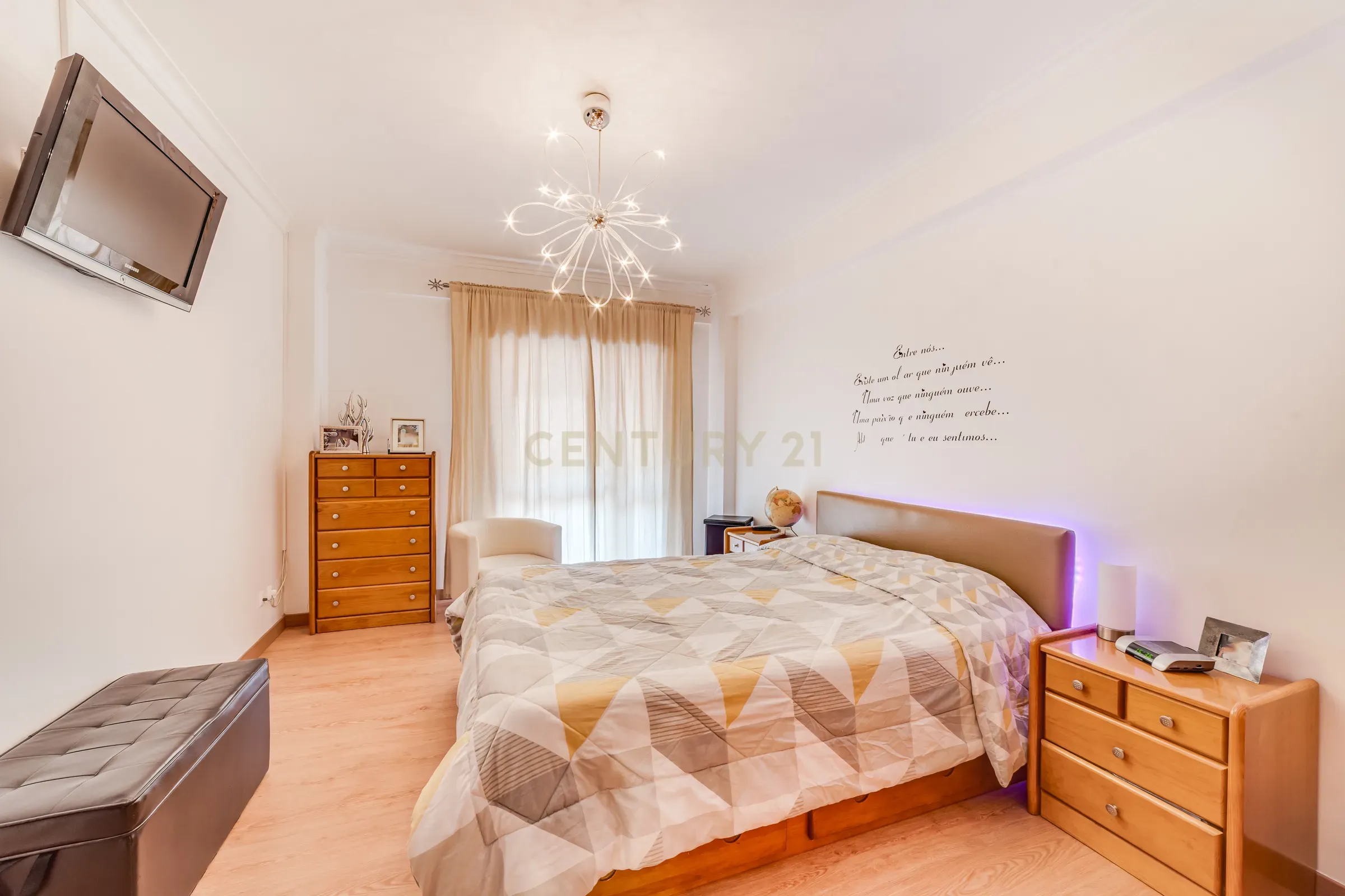 Apartamento T3 com Terraço de 70 m² e Box - Quinta do Castelo - Image 15