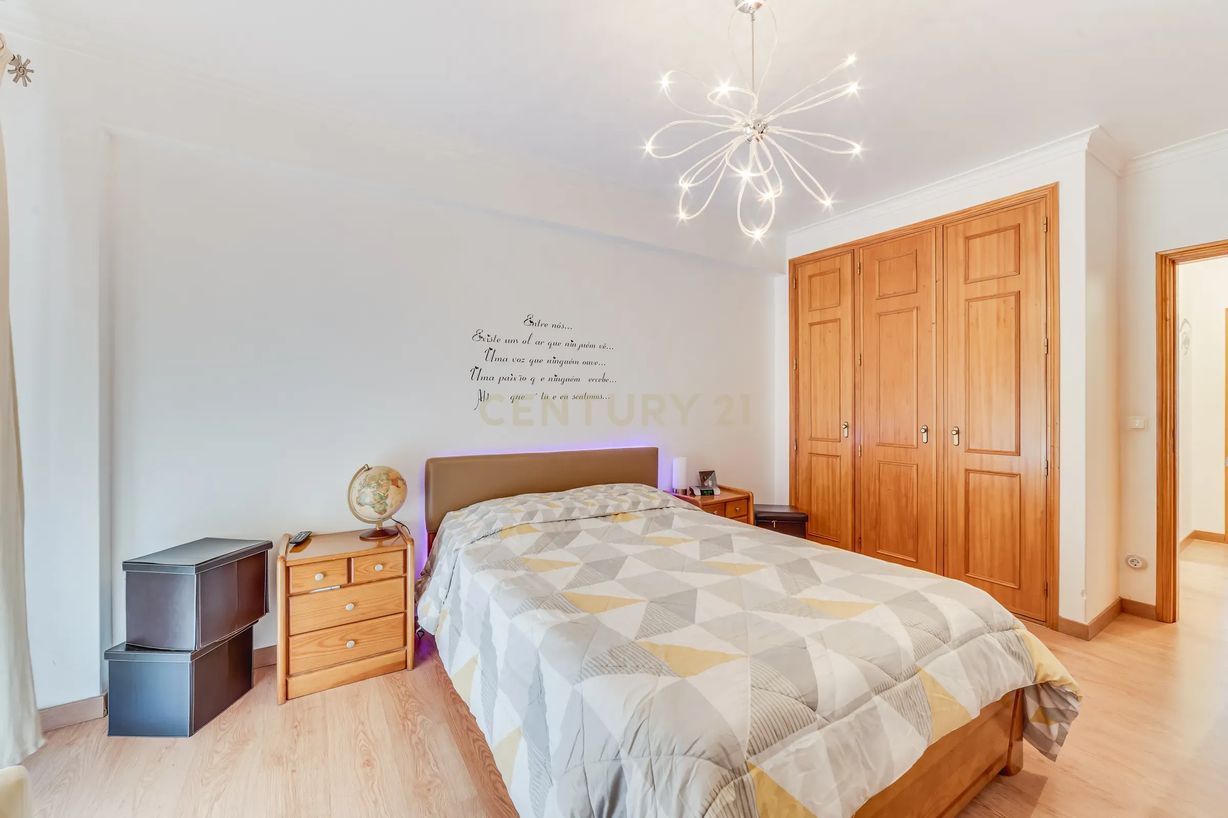 Apartamento T3 com Terraço de 70 m² e Box - Quinta do Castelo - Image 16