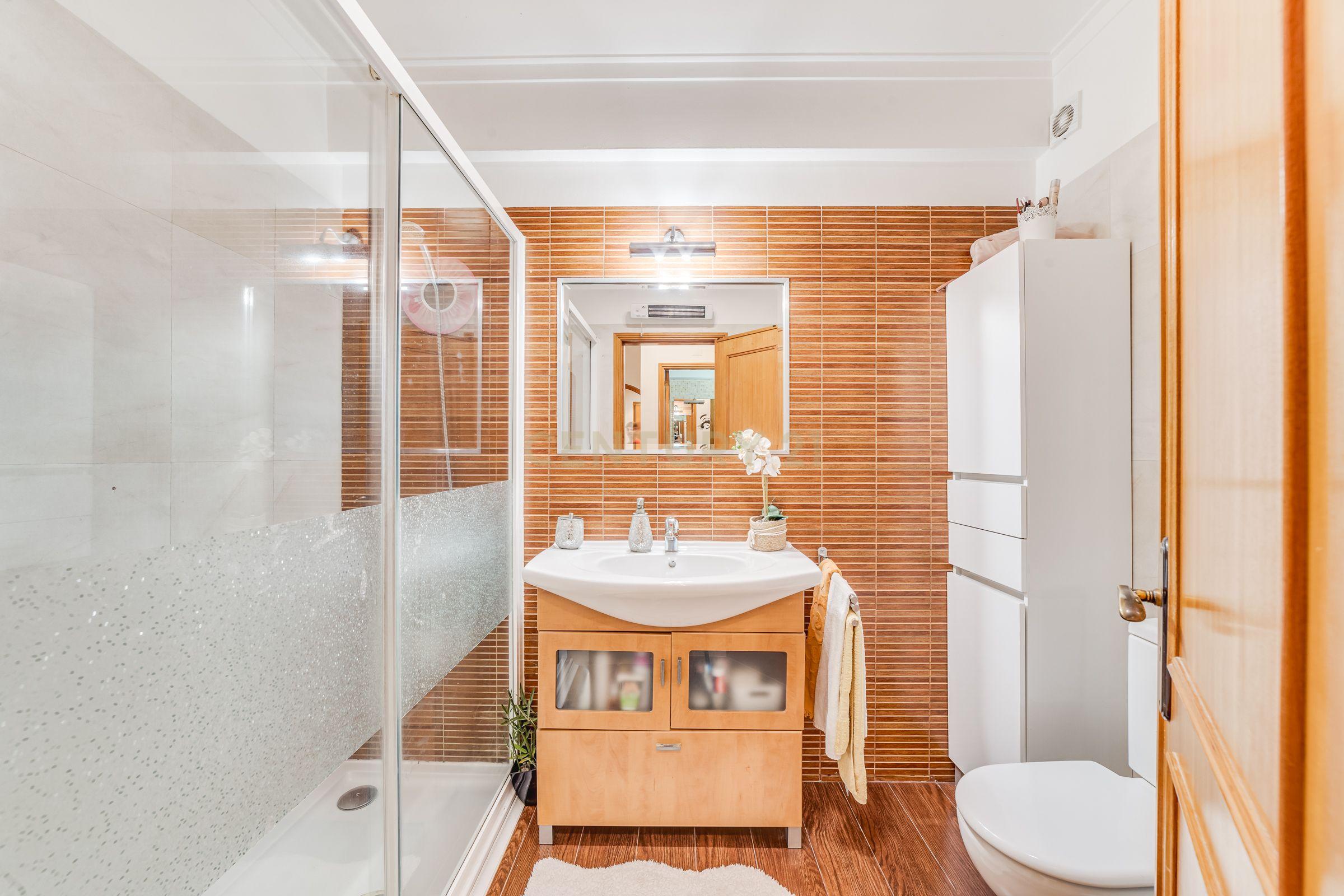 Apartamento T3 com Terraço de 70 m² e Box - Quinta do Castelo - Image 19