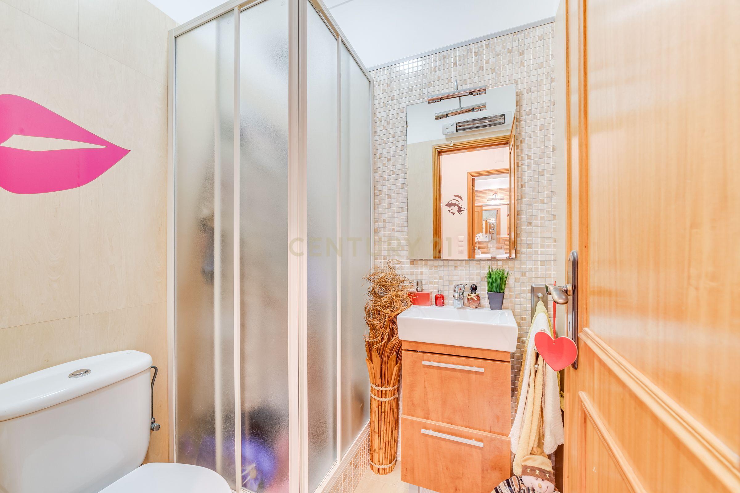 Apartamento T3 com Terraço de 70 m² e Box - Quinta do Castelo - Image 21