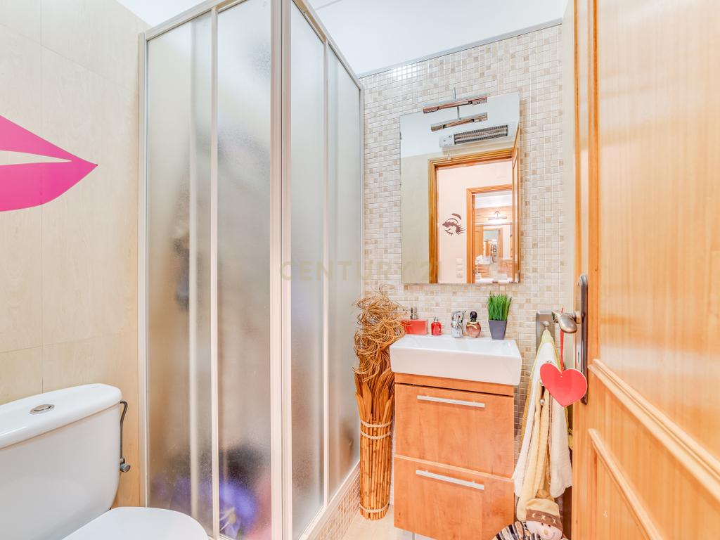 Apartamento T3 com Terraço de 70 m² e Box - Quinta do Castelo - Image 21
