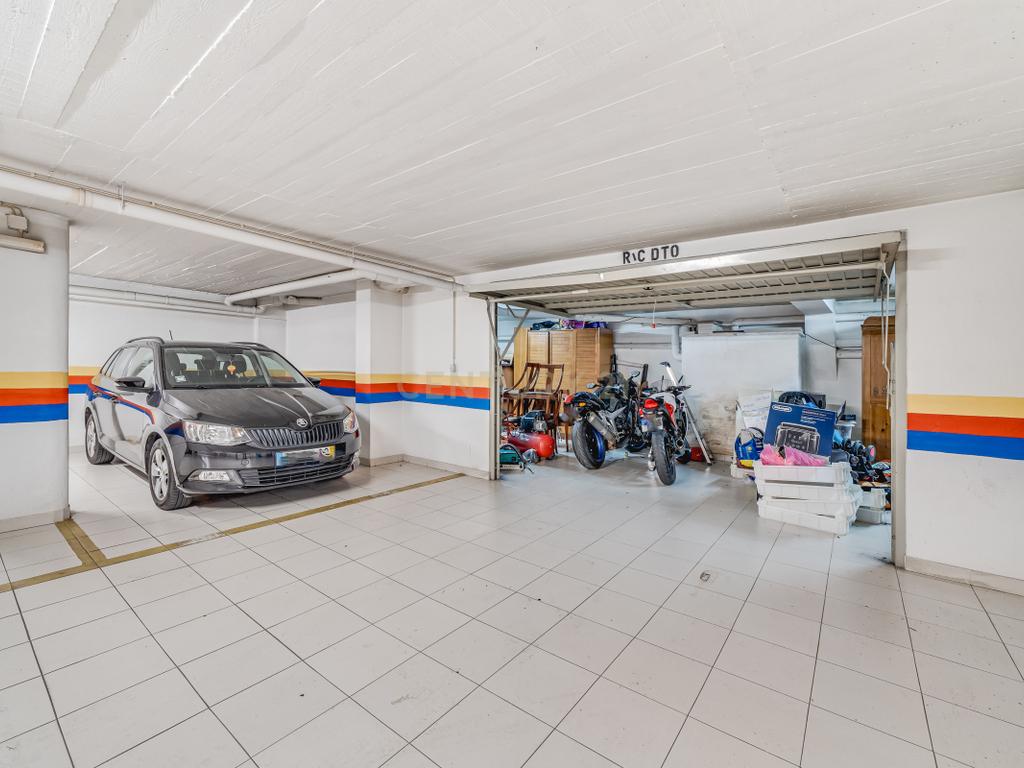 Apartamento T3 com Terraço de 70 m² e Box - Quinta do Castelo - Image 25