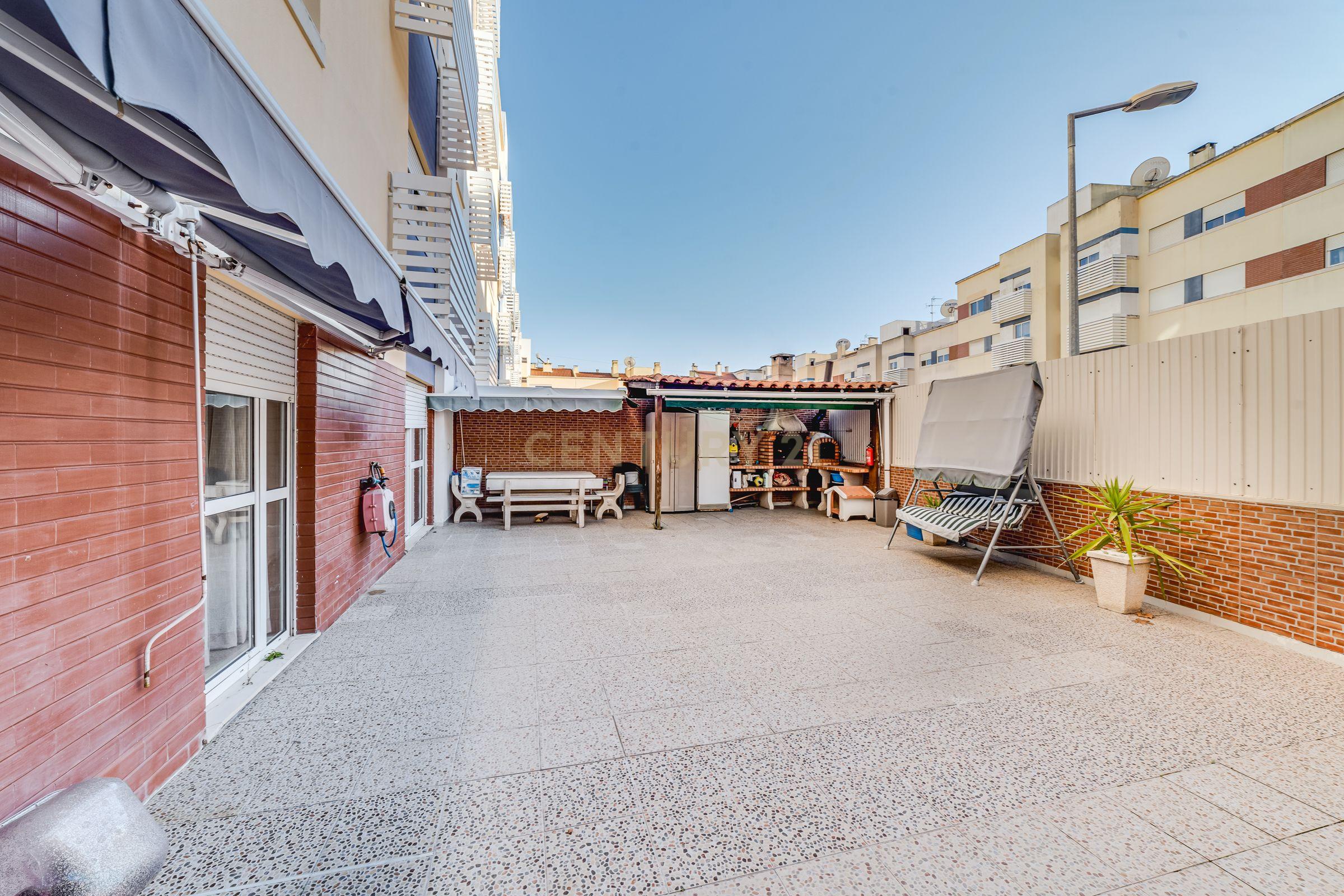 Apartamento T3 com Terraço de 70 m² e Box - Quinta do Castelo - Image 7